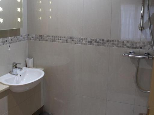 Standard Double Room - Photo 4