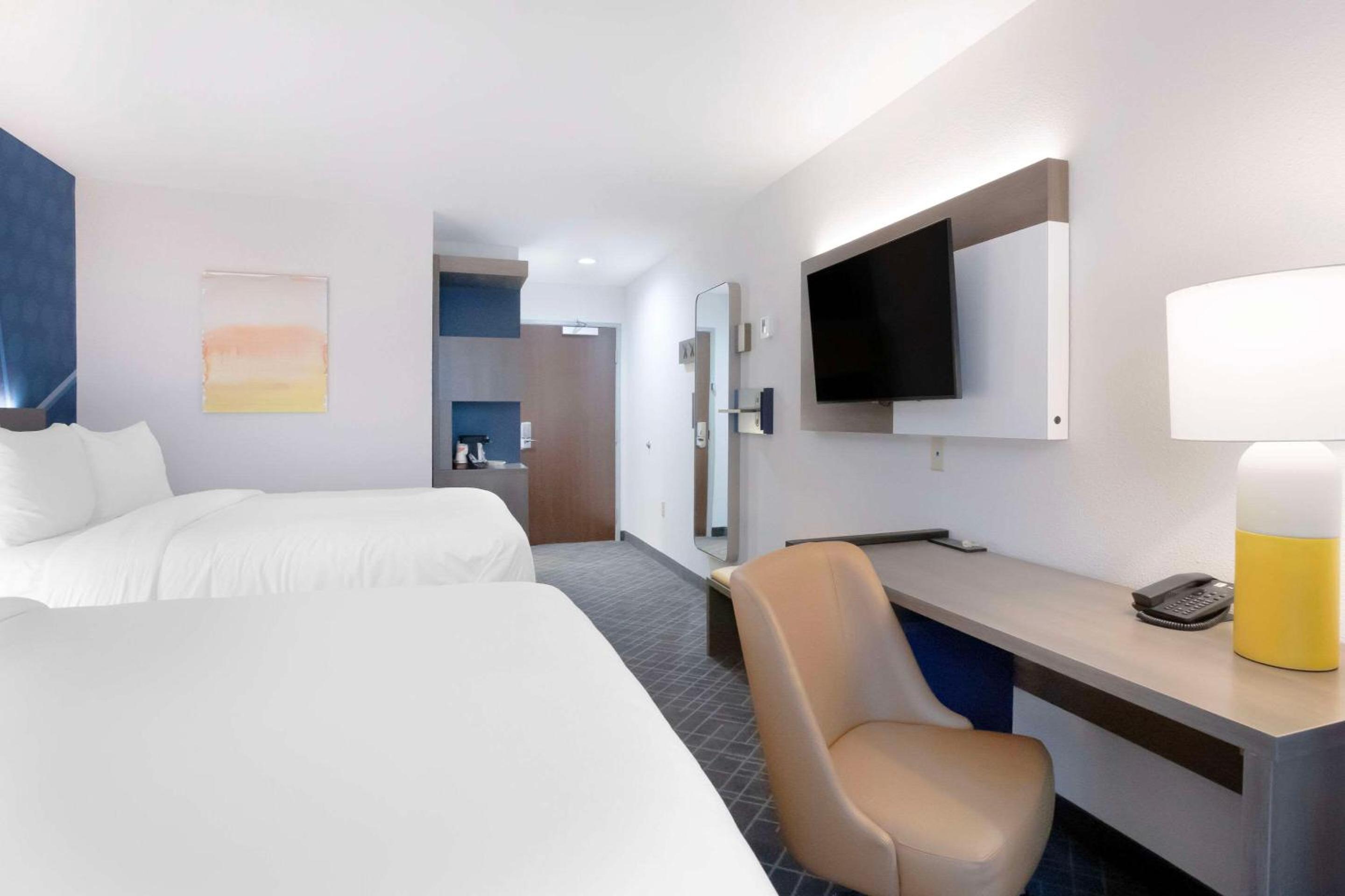 Quadruple Room with Two Queen Beds - Non Smoking/Interior Hall - Photo 2