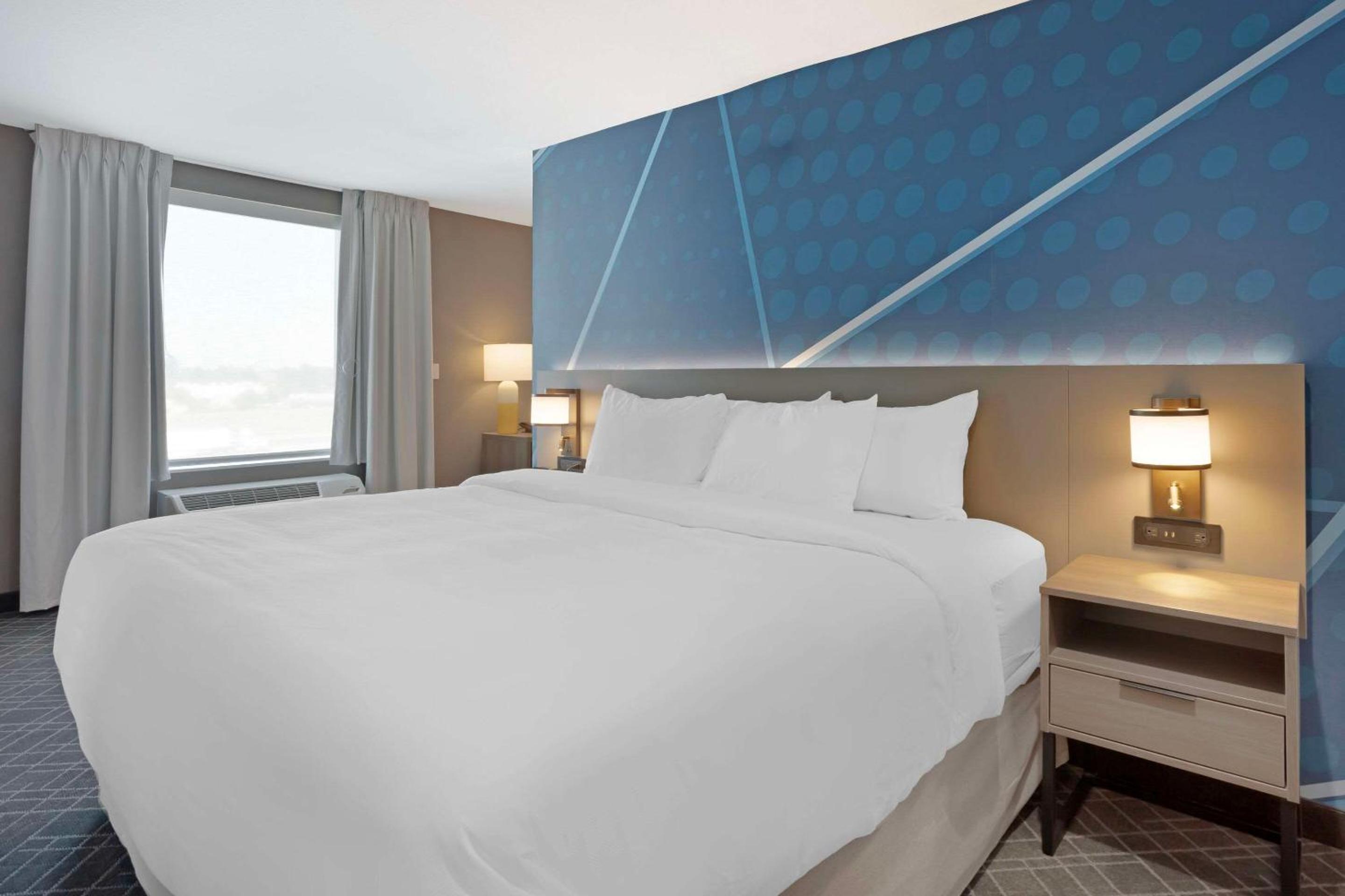 Superior King Suite - Non-smoking - Photo 4