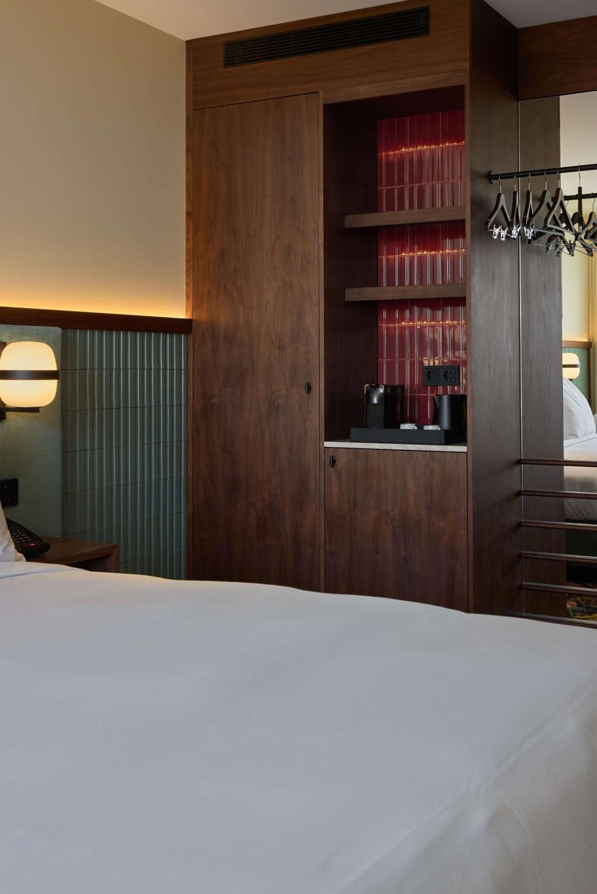 Premium Superior King Room - Photo 3