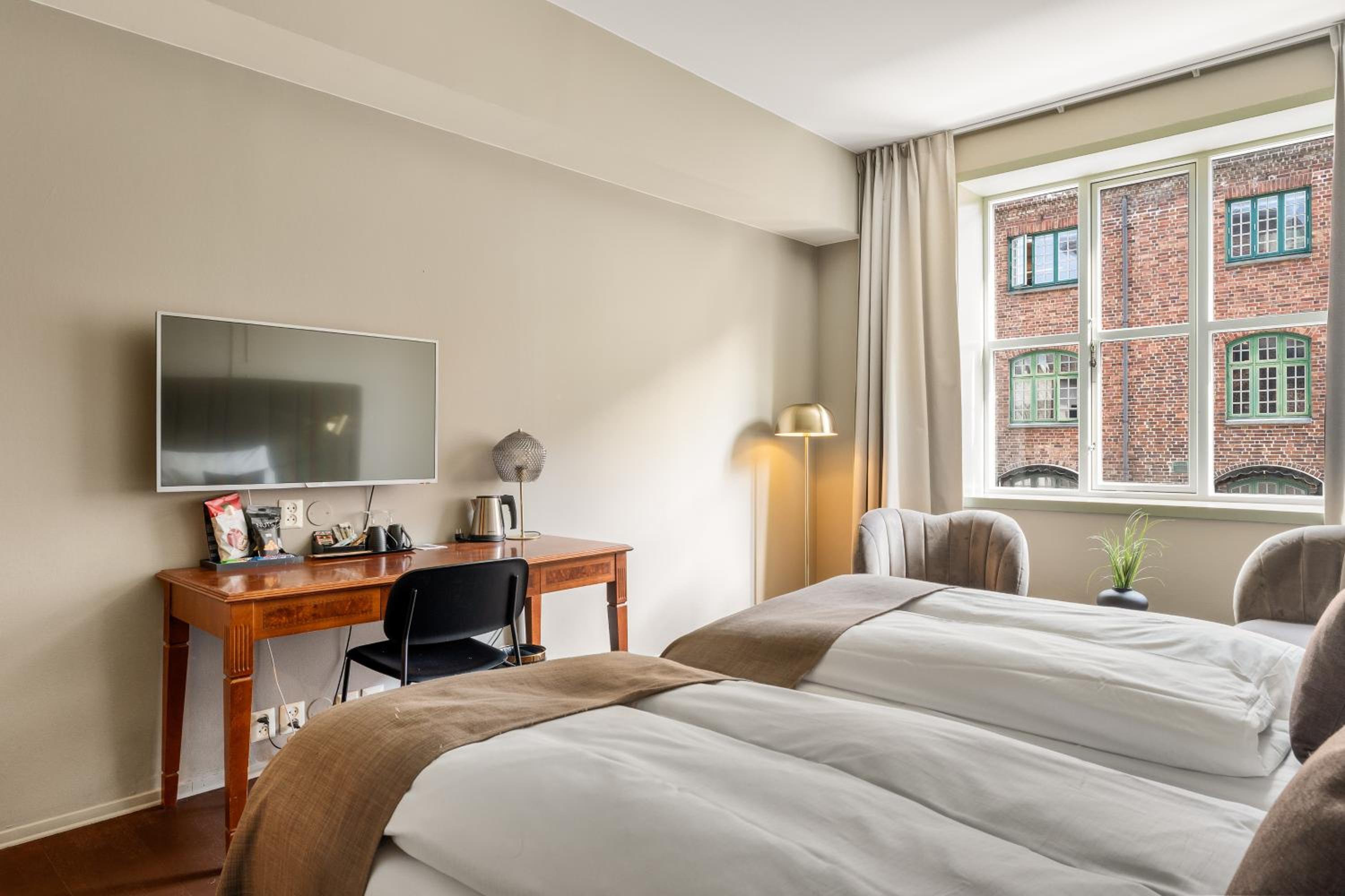 Standard Twin Room - Photo 2