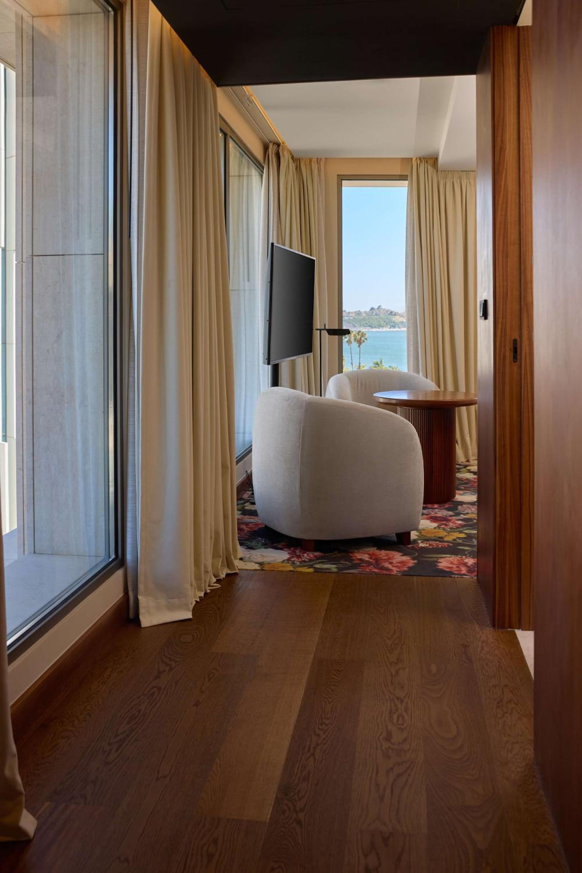 Corner King Room - Duo View - Photo 2