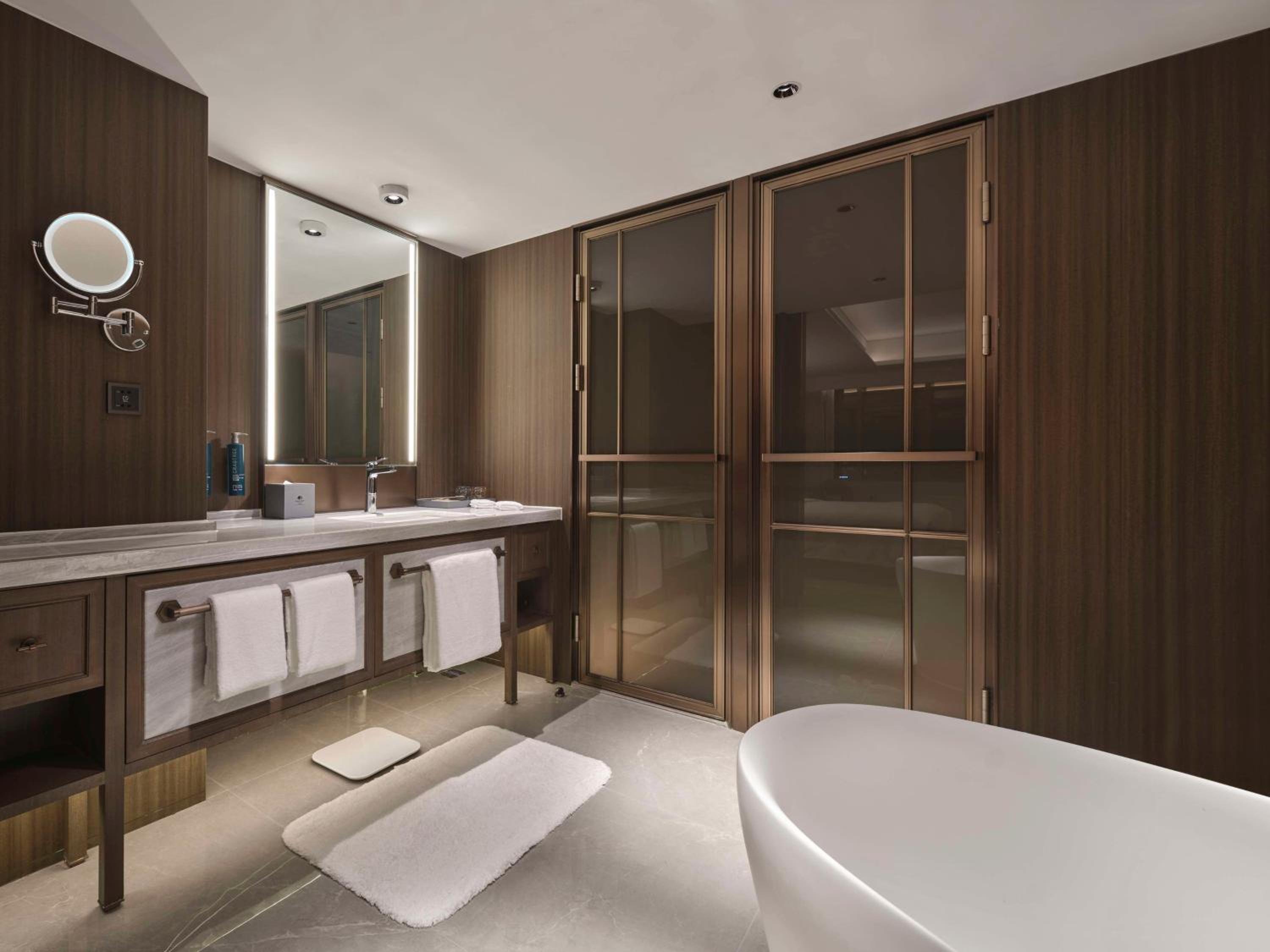 Premium King Suite