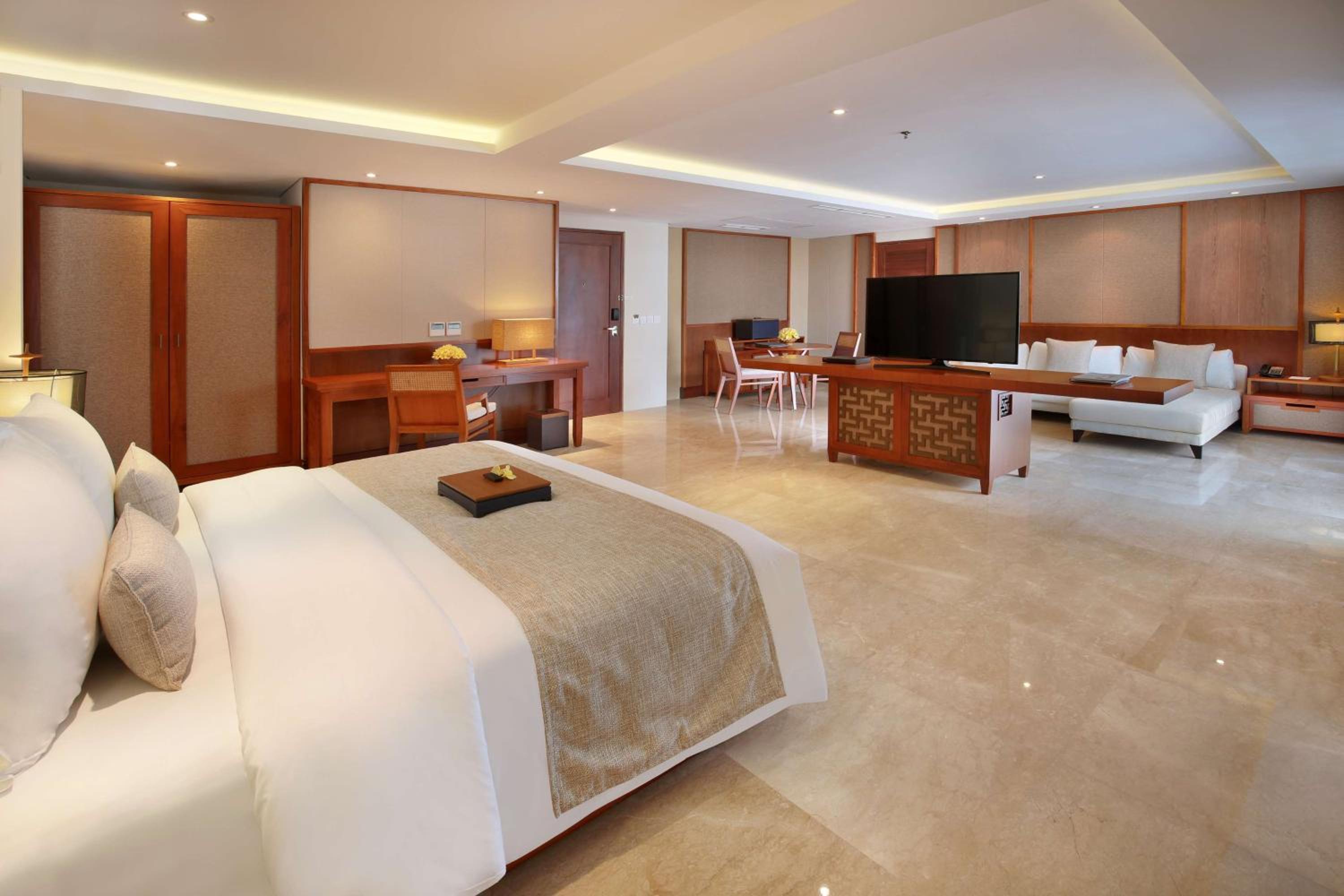 Deluxe Suite with Spa Bath