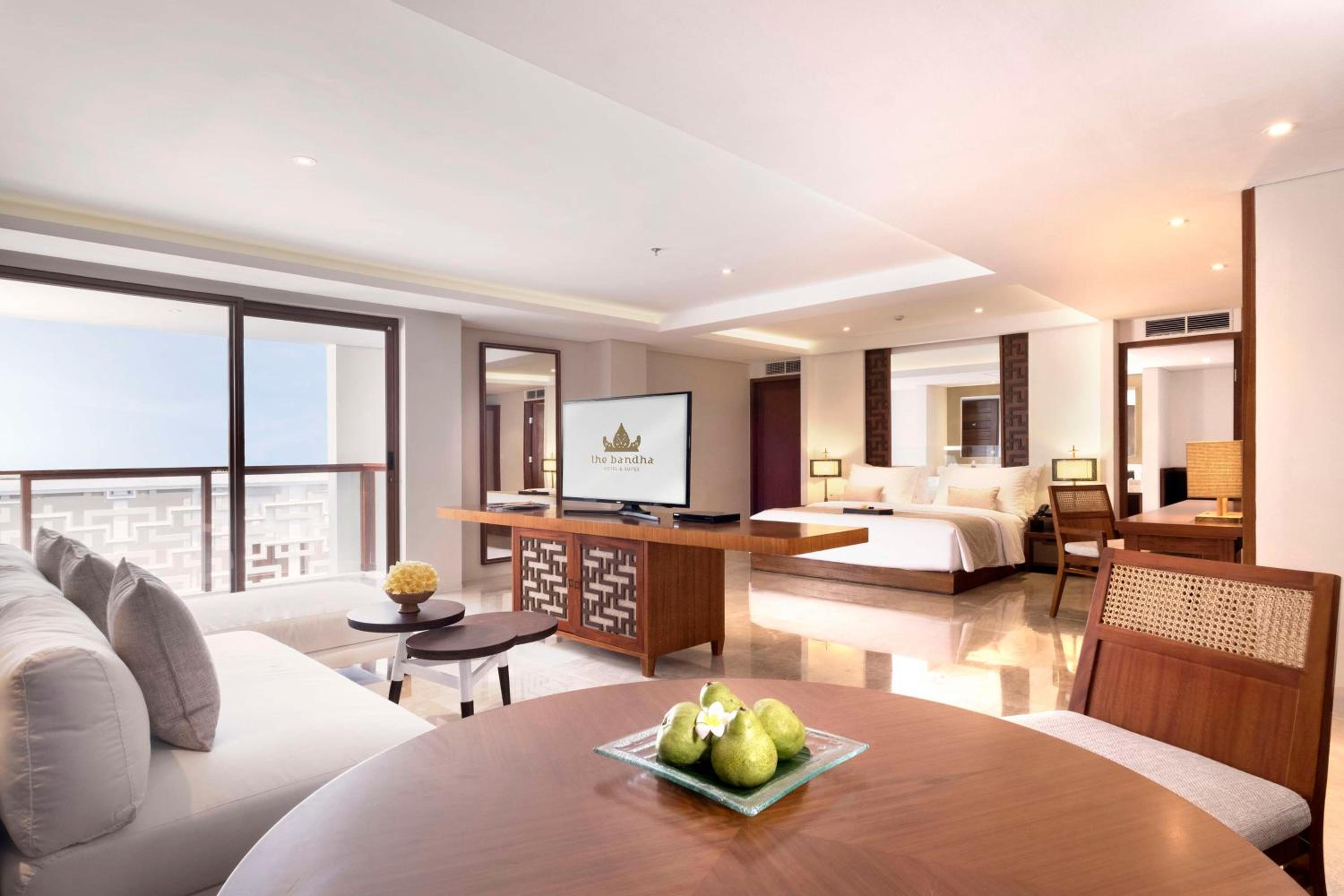 Deluxe Suite with Spa Bath and Daily Beers