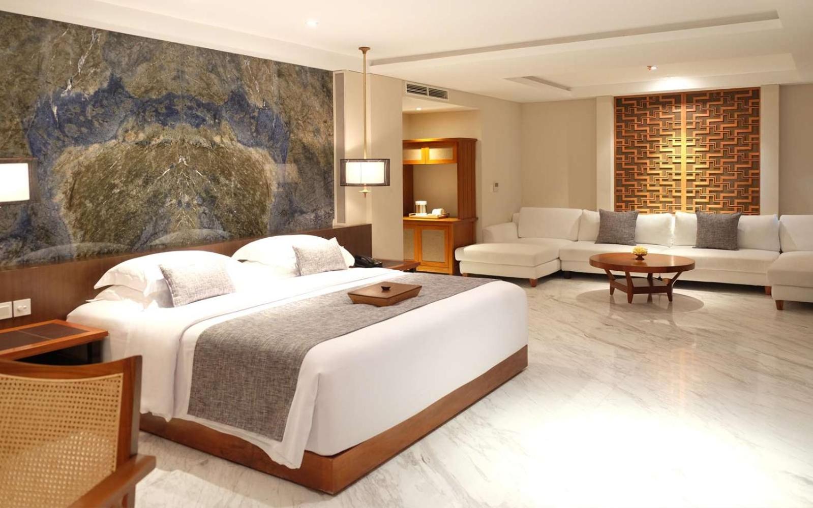 Grand Suite Ocean View with Spa Bath and One-Time Mini-bar