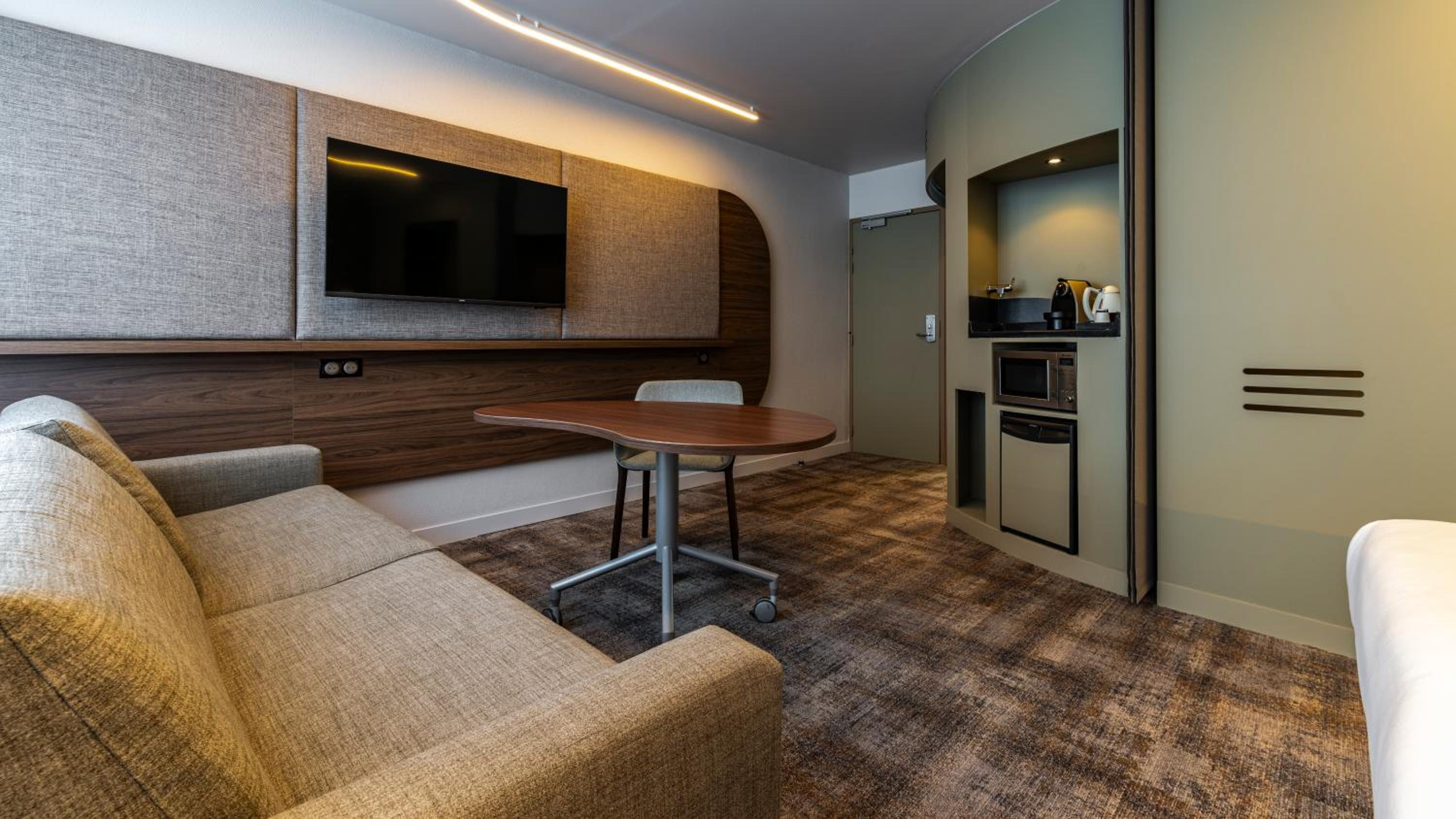 Queen Suite with Sofa Bed - Photo 13