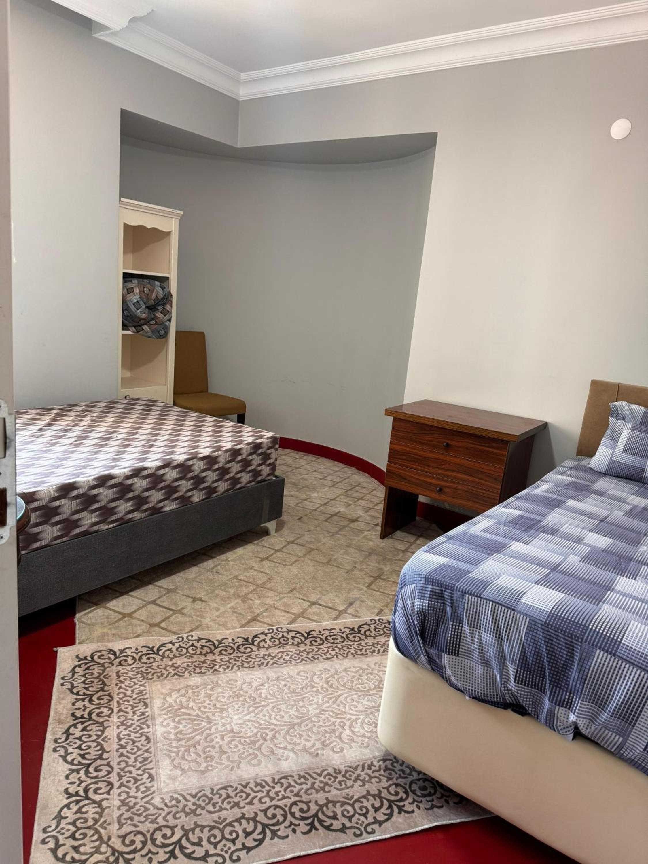 Economy Triple Room with Shared Bathroom photo 2