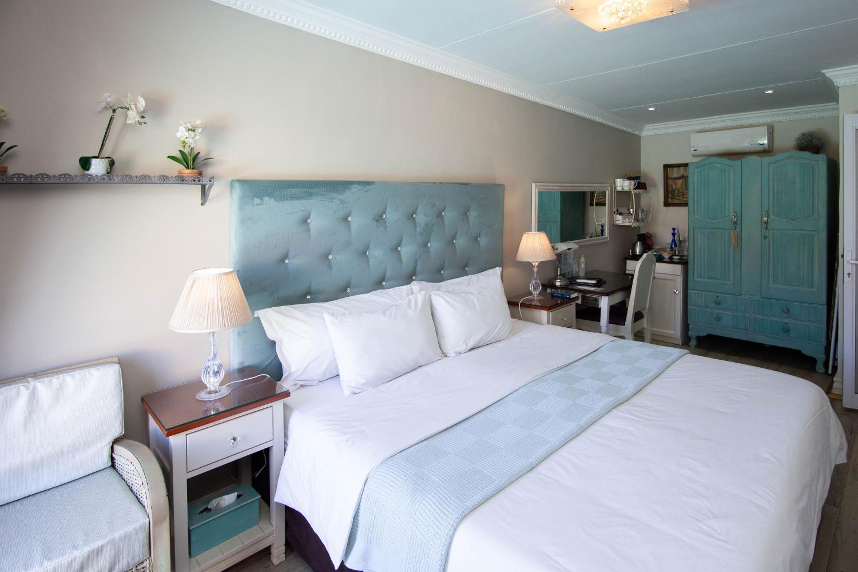 Deluxe Double Room with Balcony photo 2
