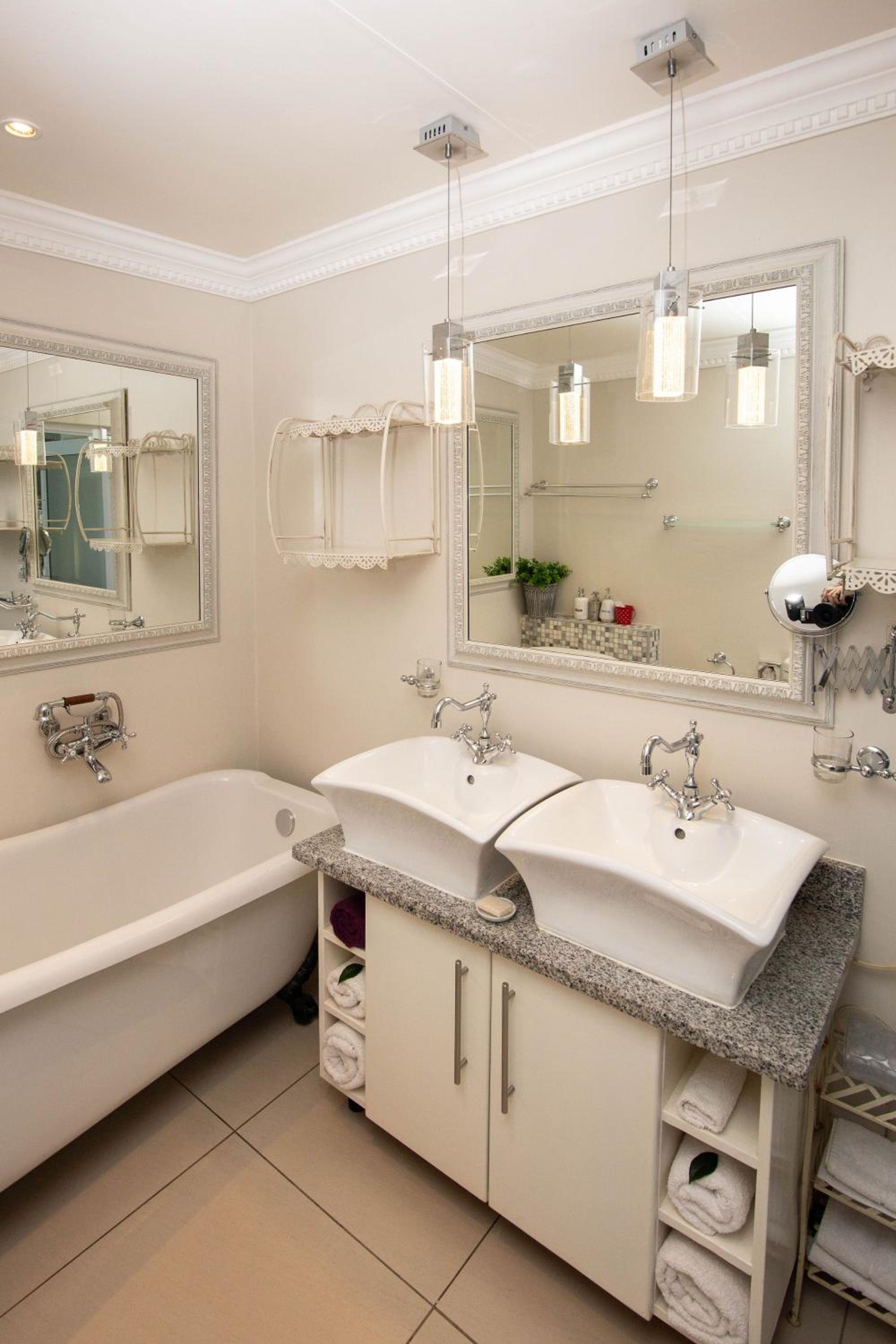 Deluxe Double Room with Balcony photo 3