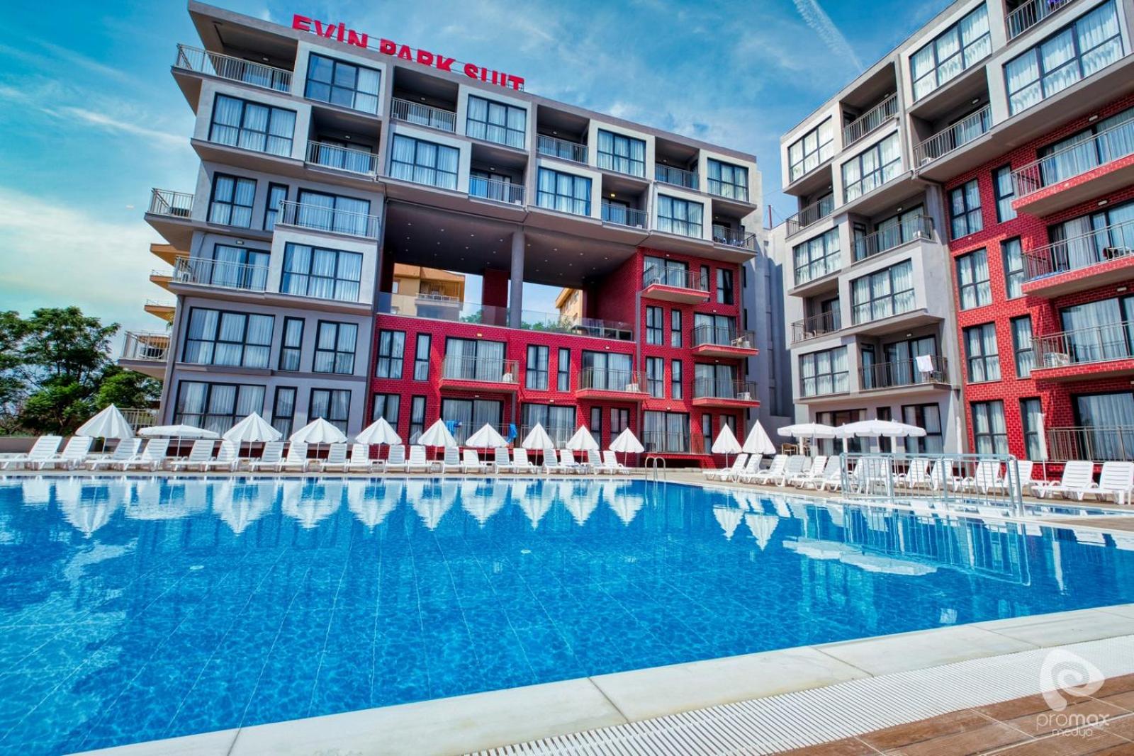 Suite With Pool View photo 3