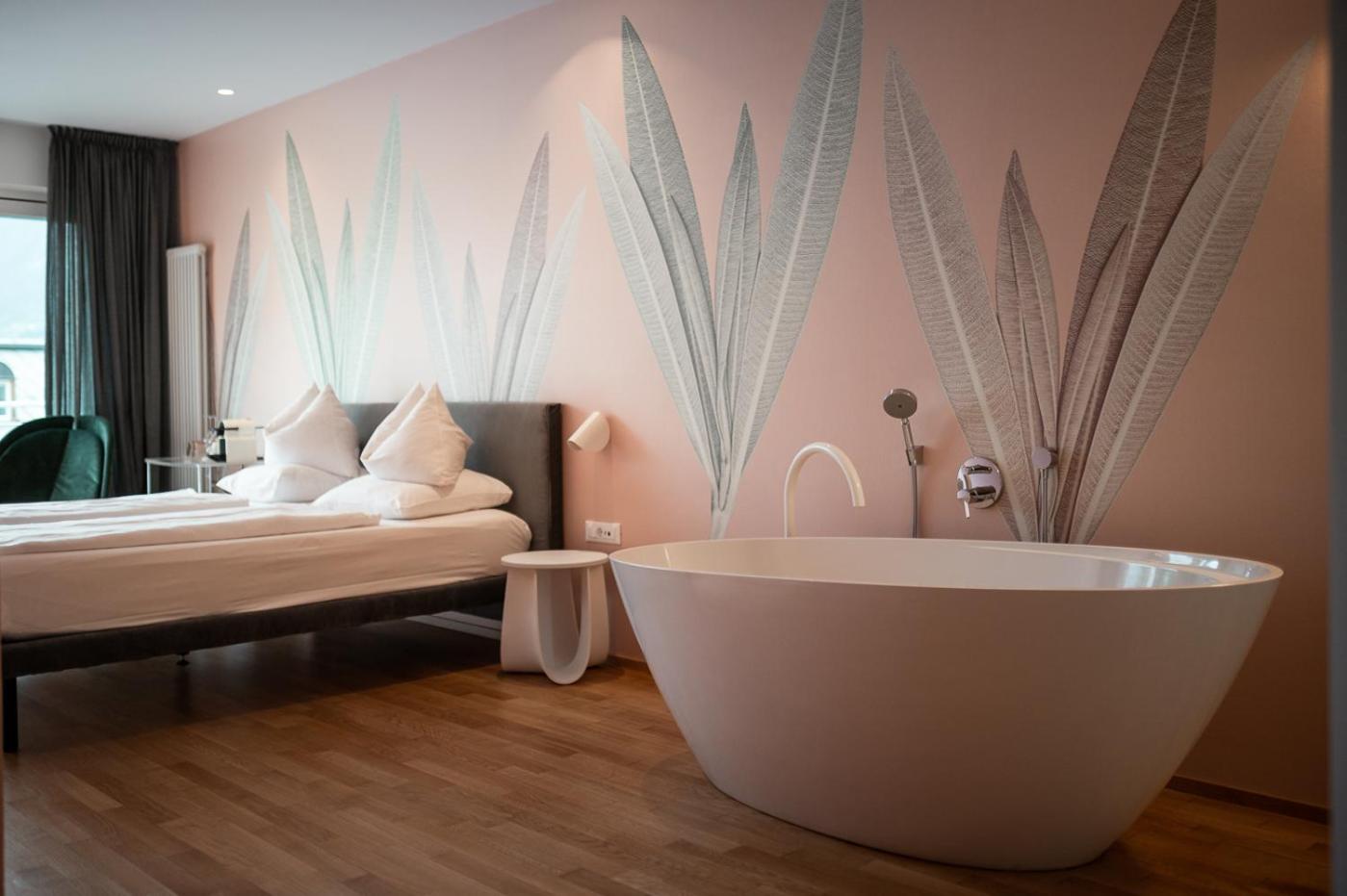Superior Double Room with Bathtub - Photo 6