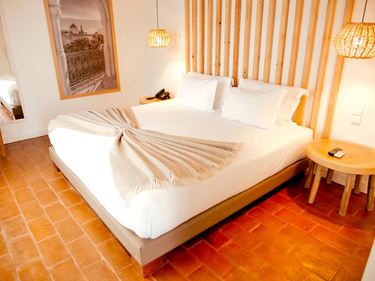 Deluxe Suite with Extra Bed photo 3