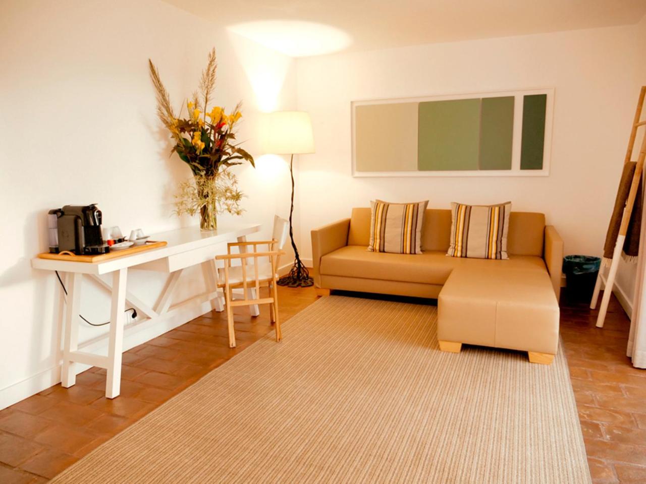Deluxe Suite with Extra Bed photo 2