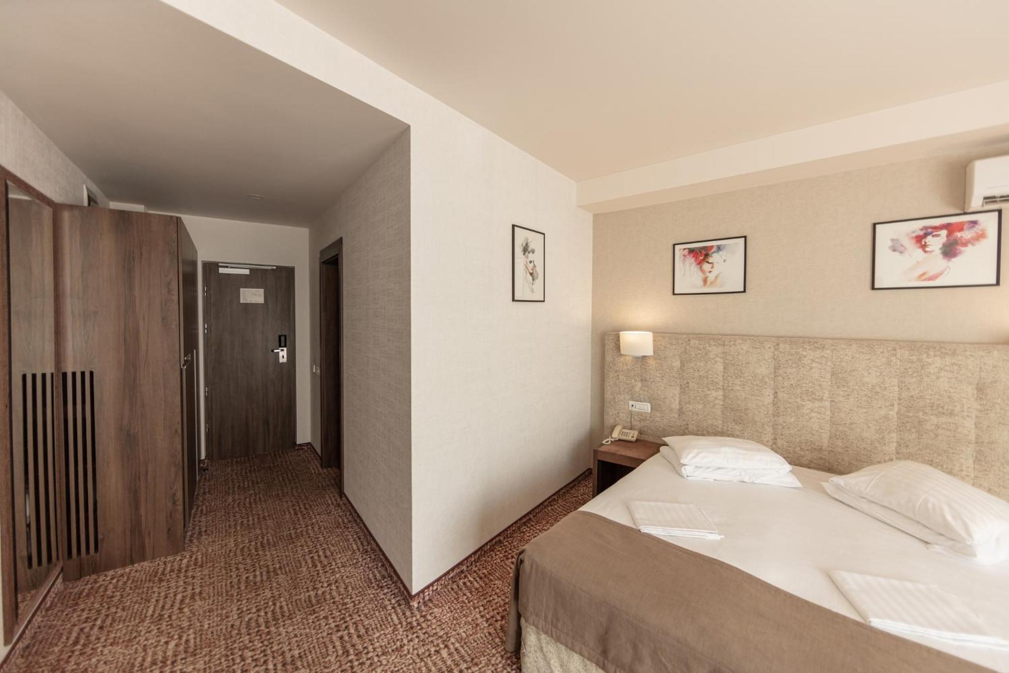 Double or Twin Room photo 1