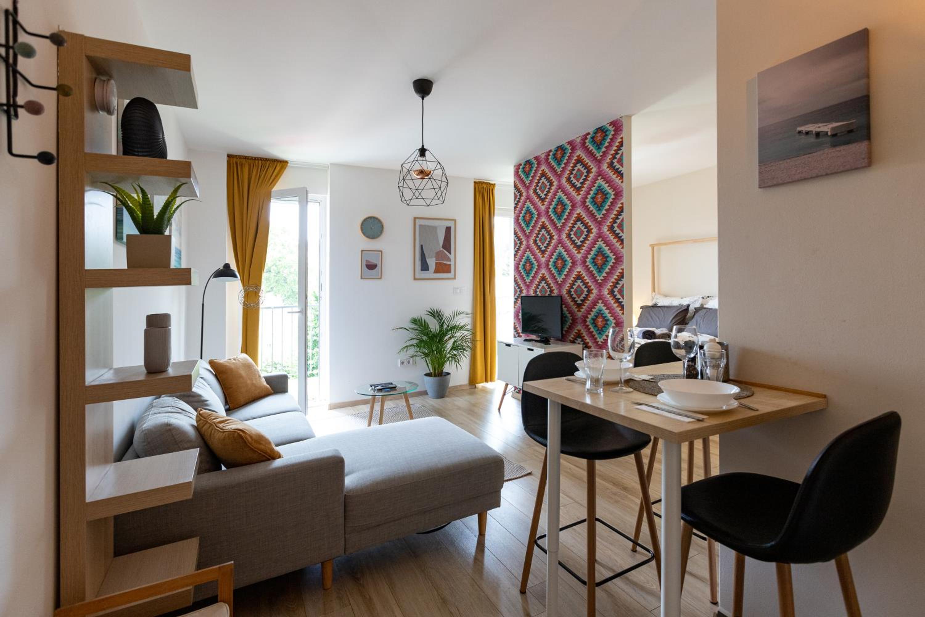 One-Bedroom Apartment photo 1