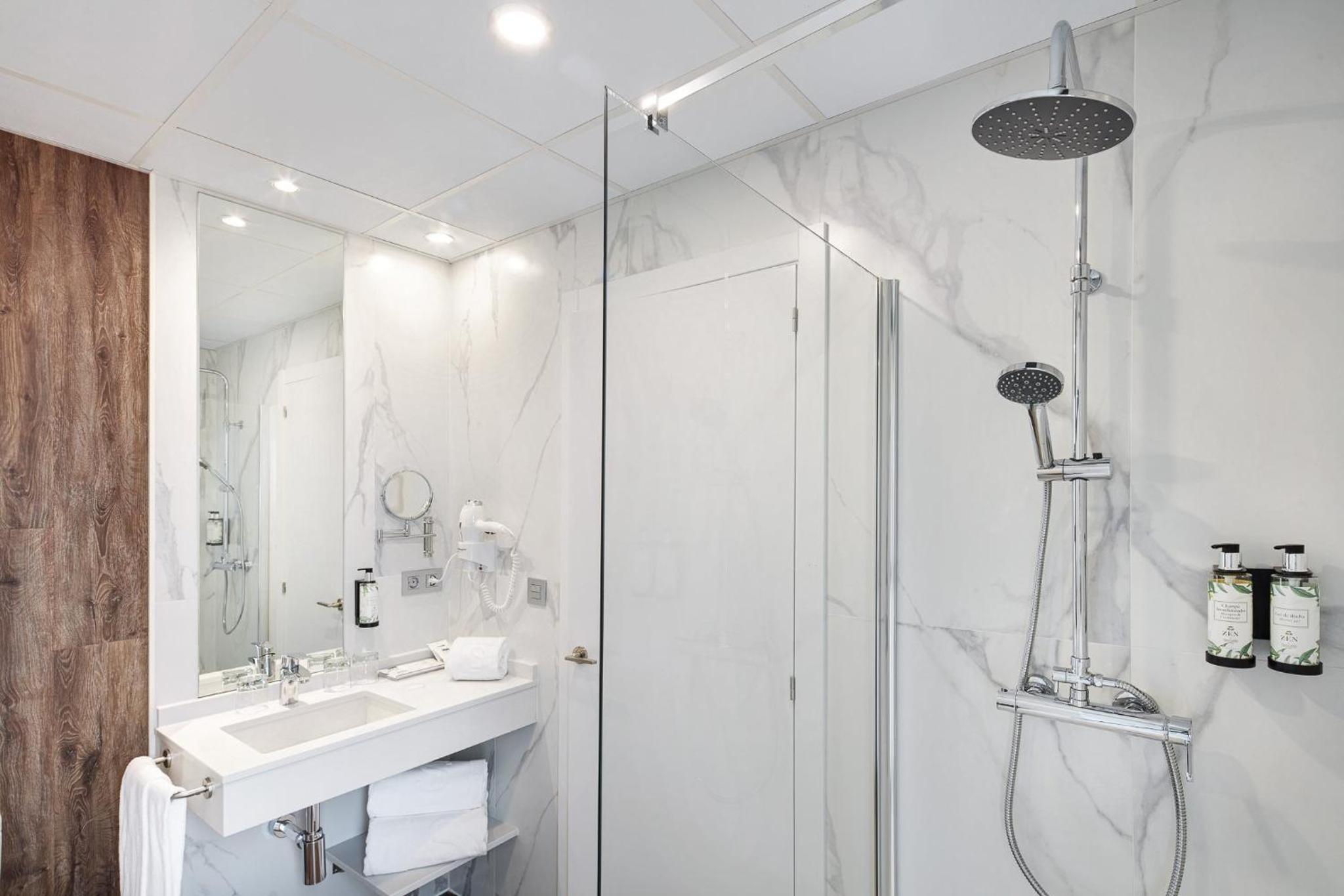 Standard Twin Room - Photo 6