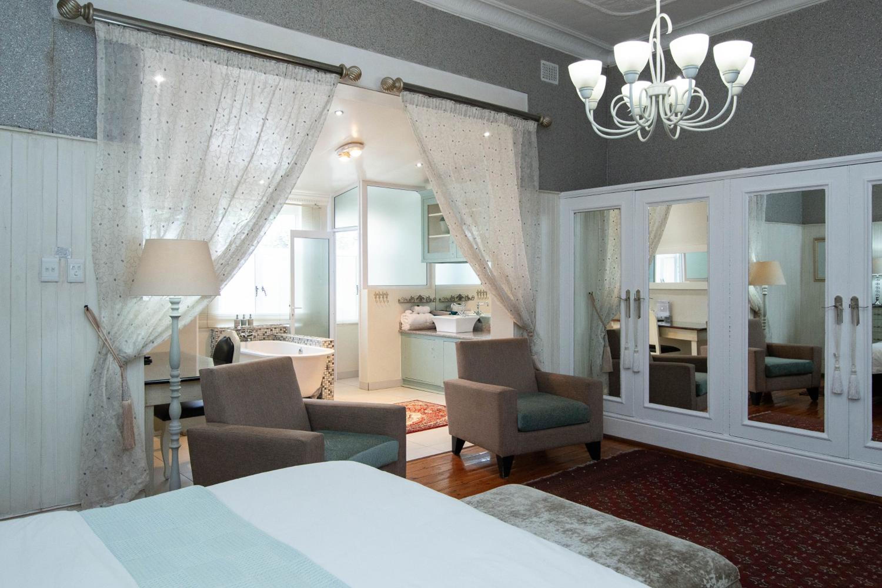 Deluxe King Room photo 3