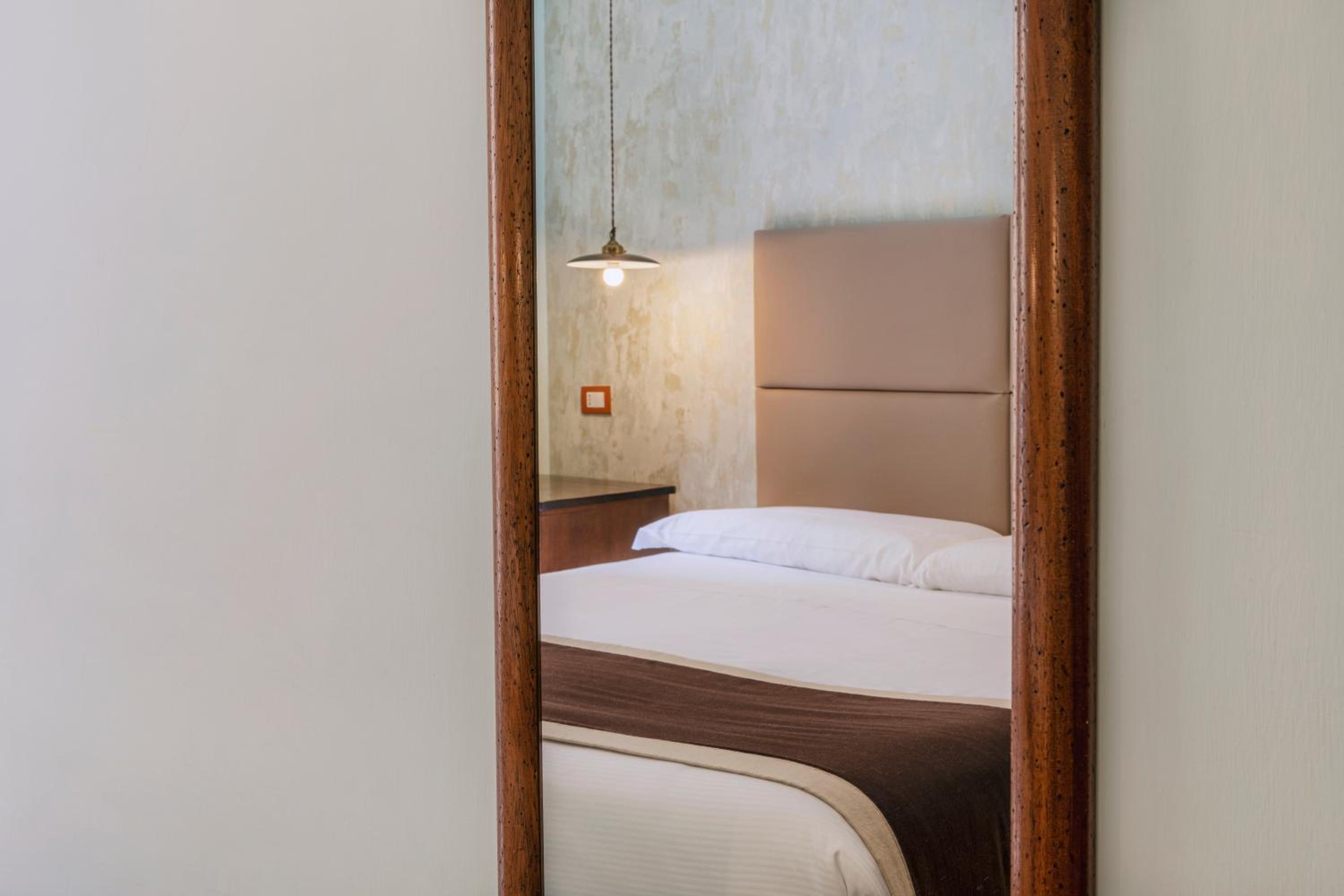Single Room with Balcony thumbnail 6