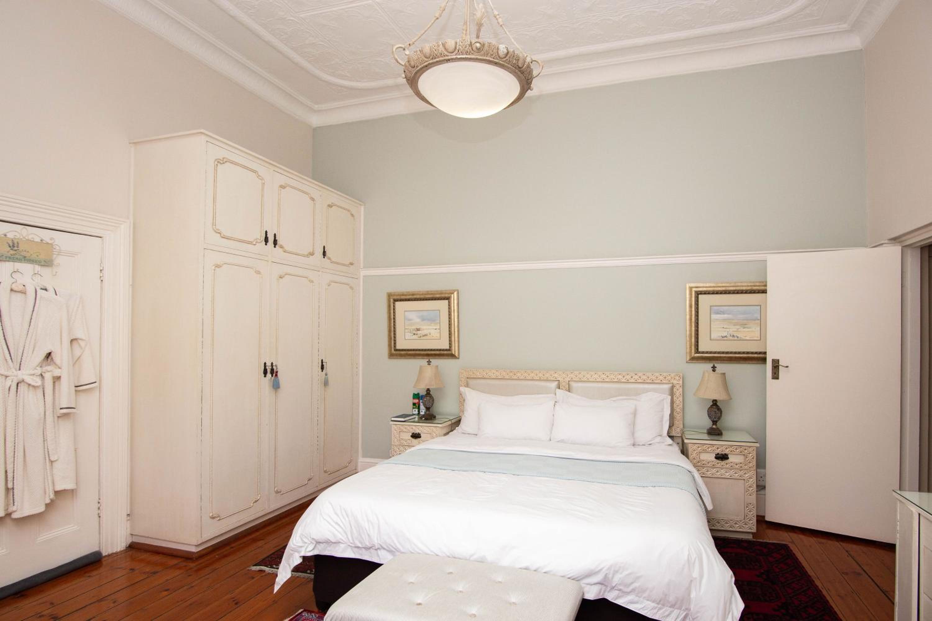 Deluxe Double Room with Shower photo 2