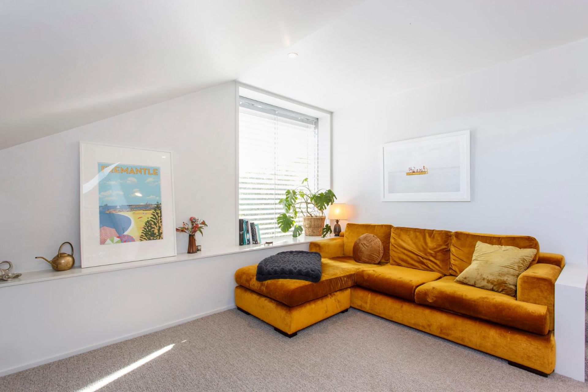 Three-Bedroom House photo 3