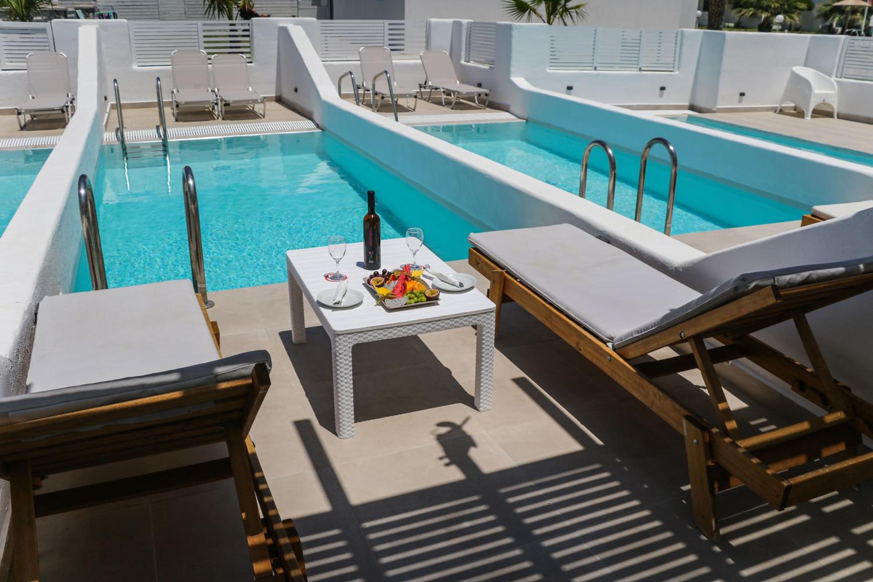 Junior Suite with Private Pool thumbnail 5