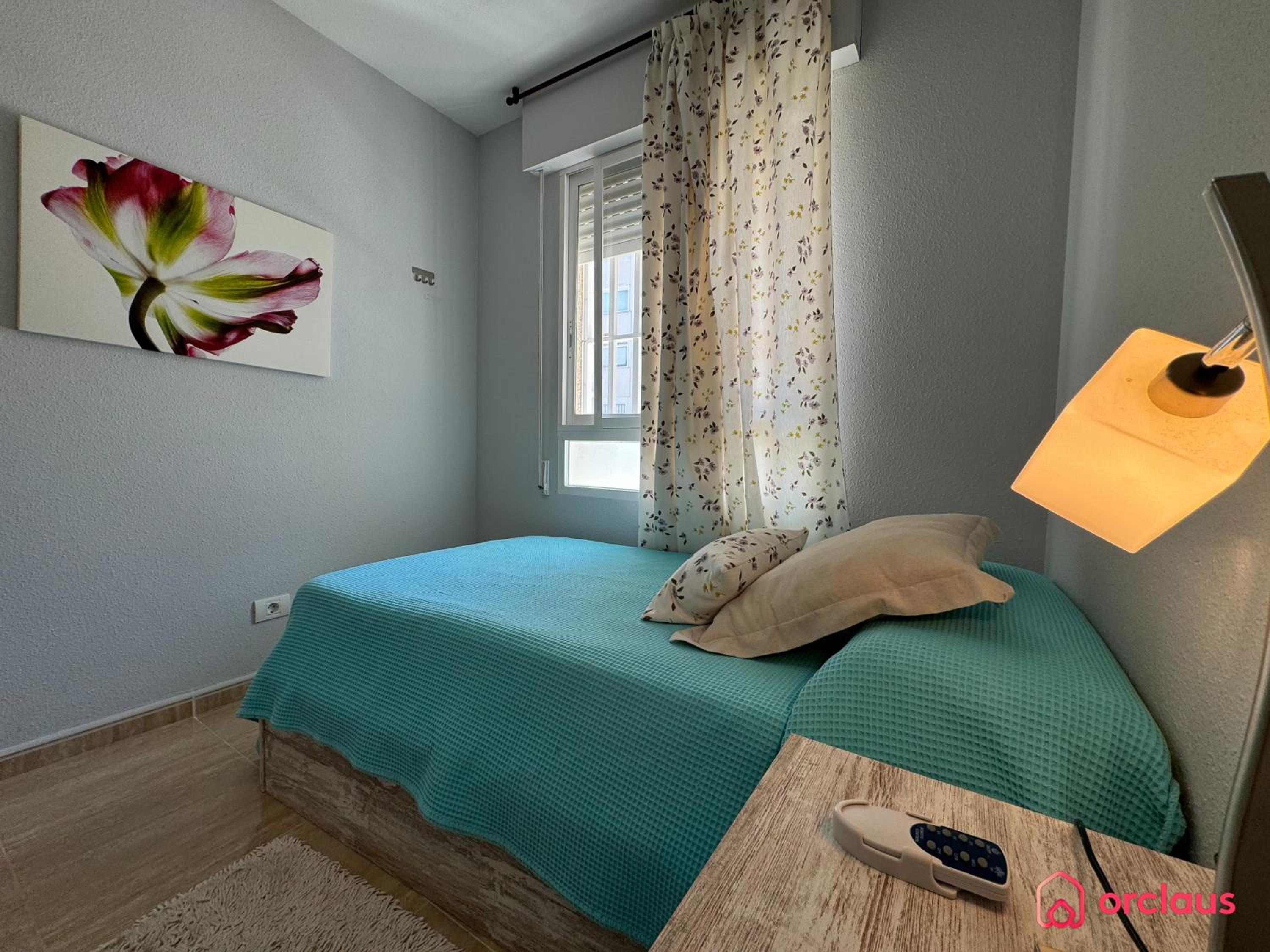 Apartamento de Dos Habitaciones con Balcón
