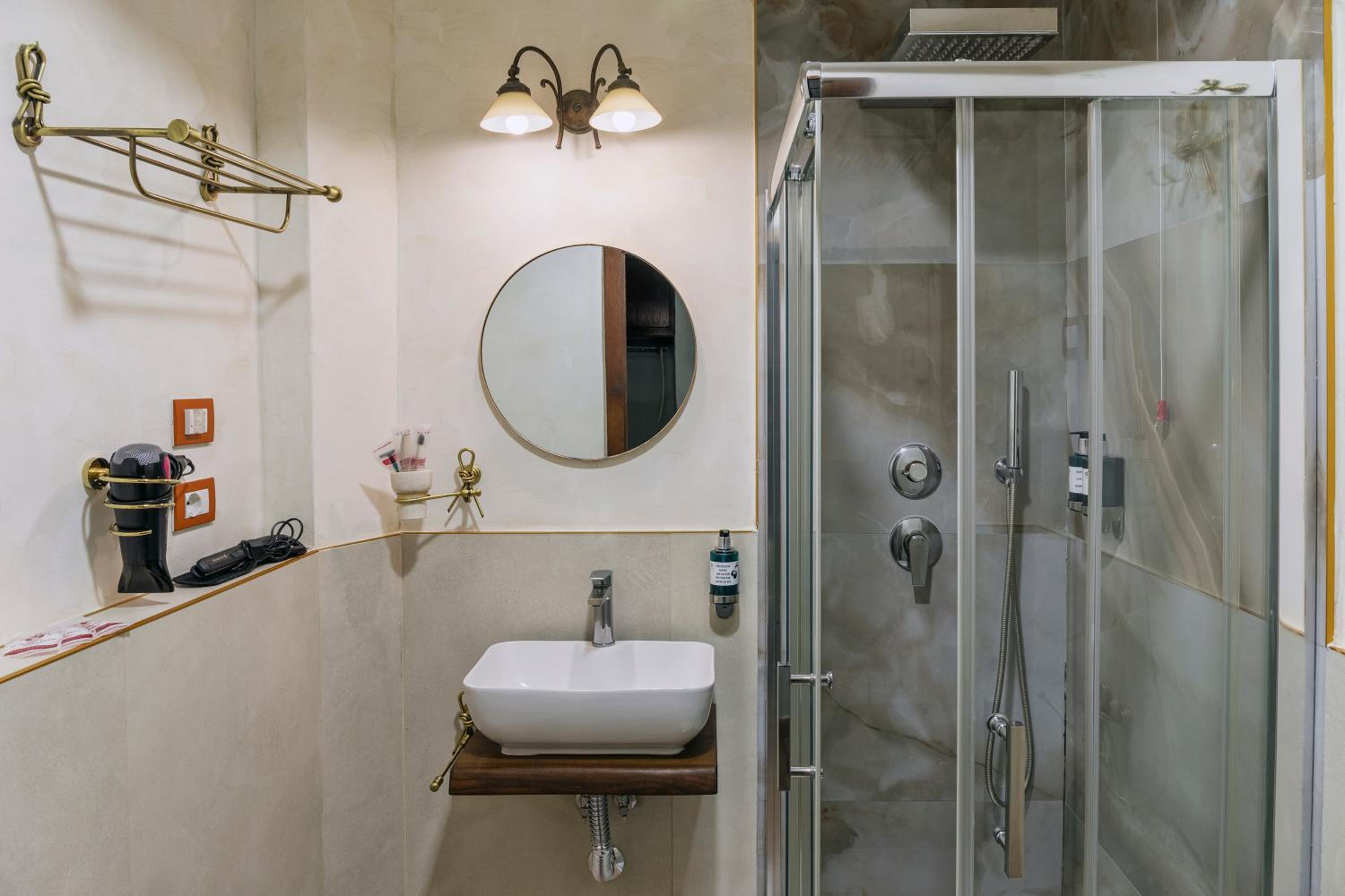 Standard Double or Twin Room with Balcony thumbnail 5