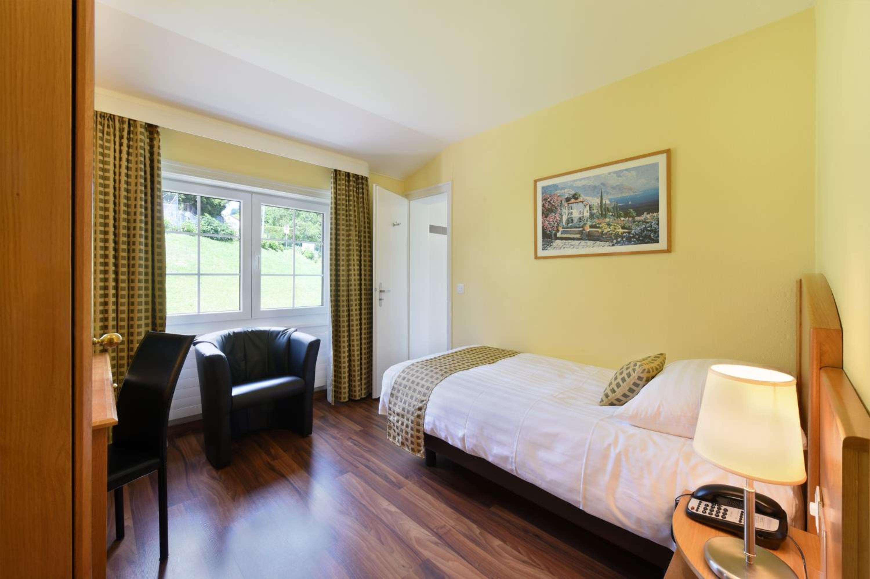 Single Room - Photo 2