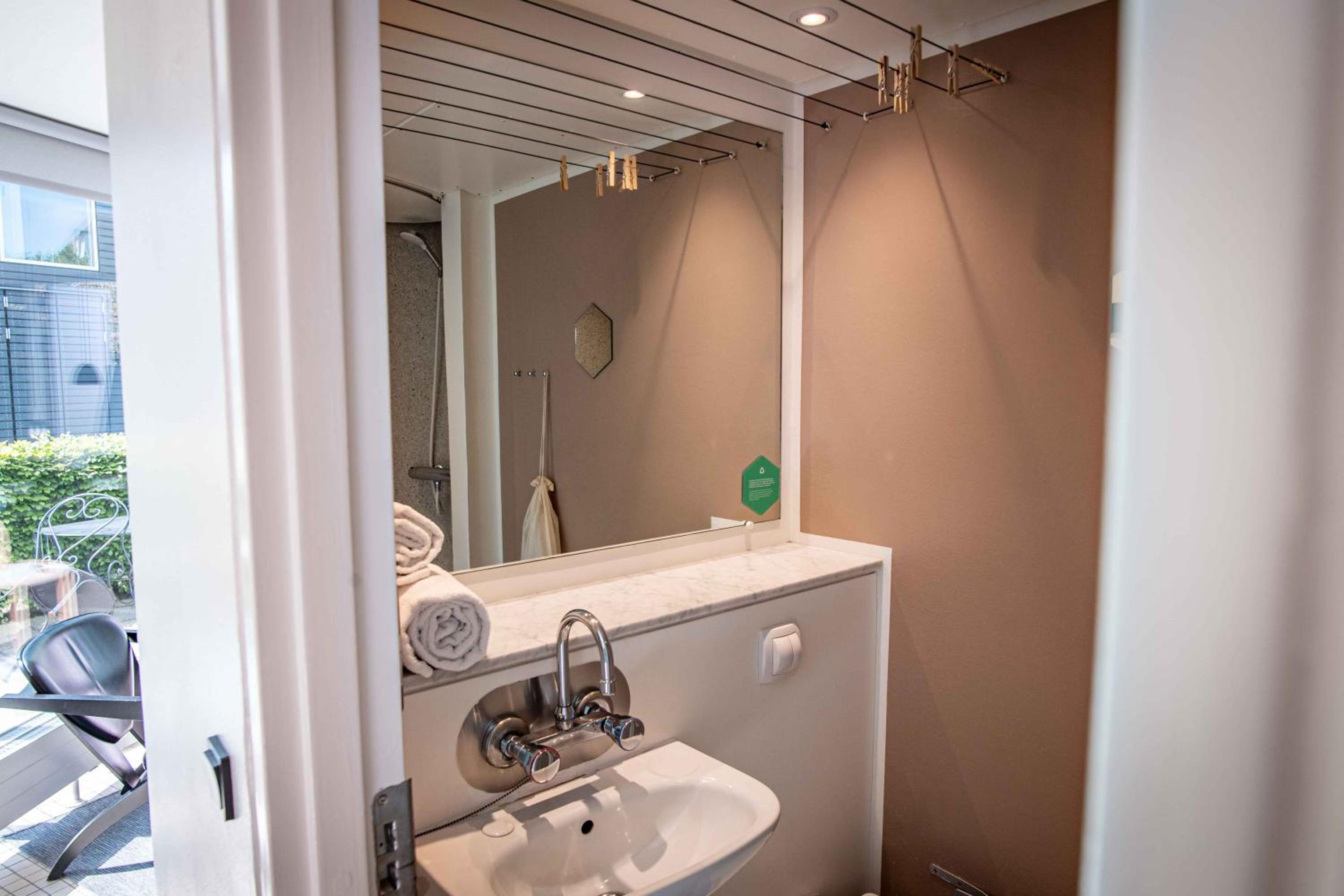 One-Bedroom Apartment with Partial Lake View - Photo 7