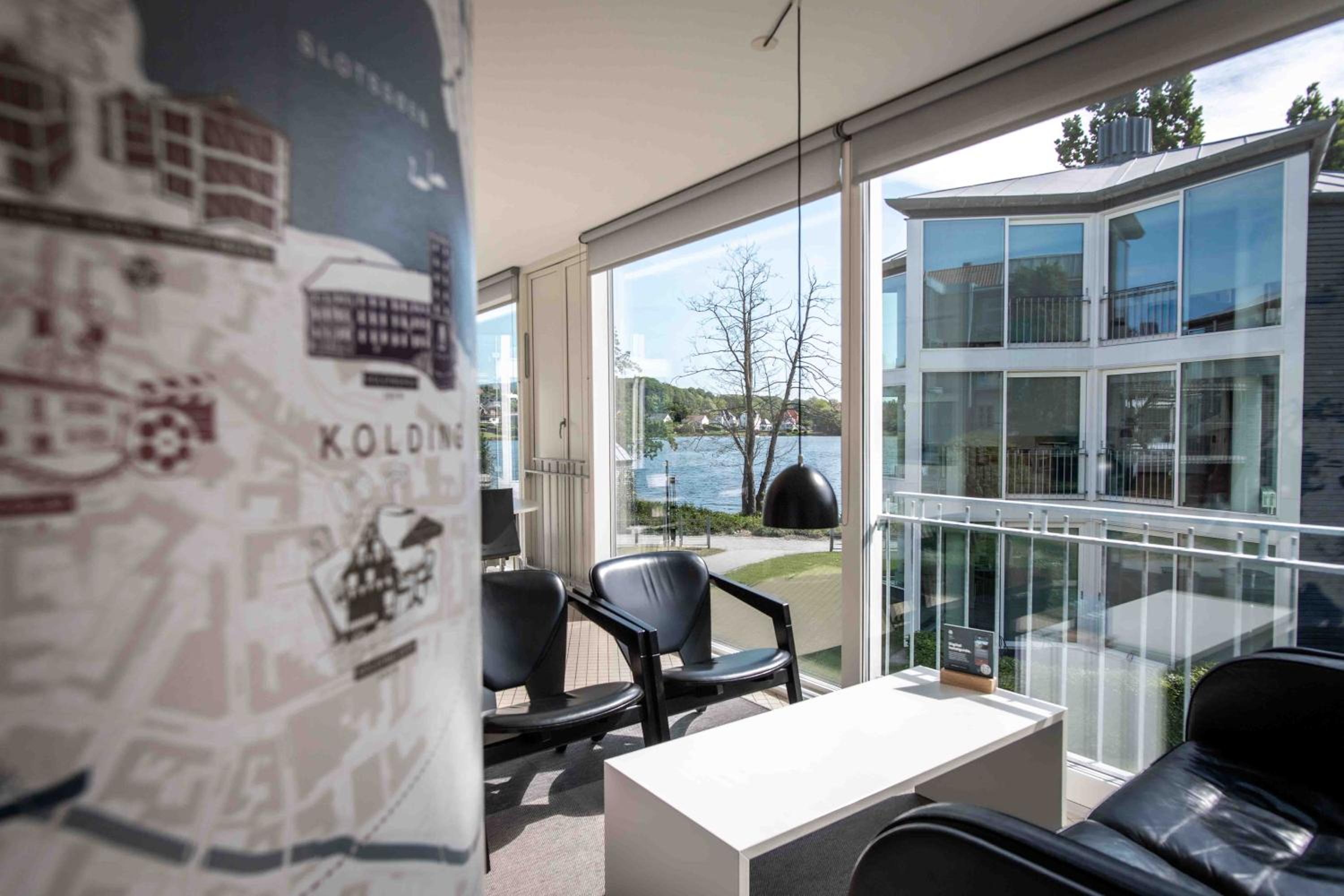 One-Bedroom Apartment with Partial Lake View - Photo 15