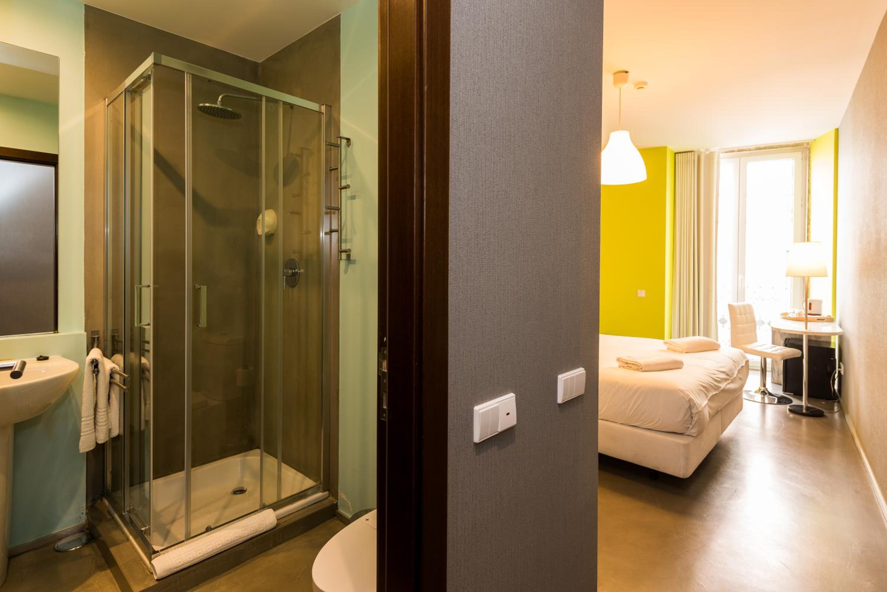 Standard Double or Twin Room - Photo 24