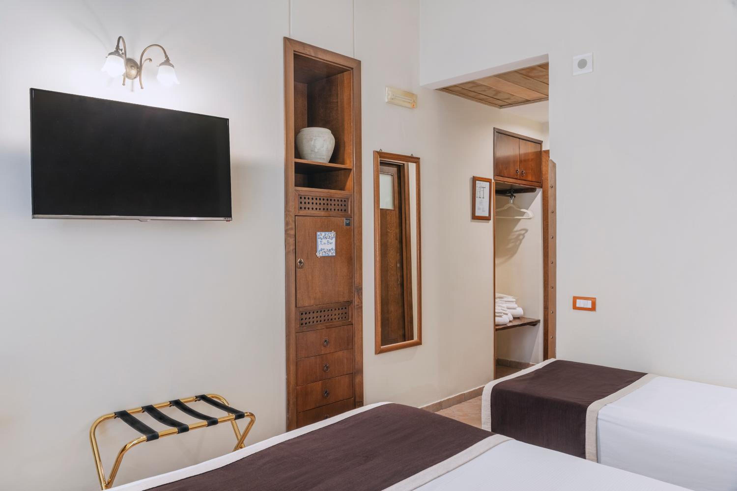 Triple Room with Balcony thumbnail 6