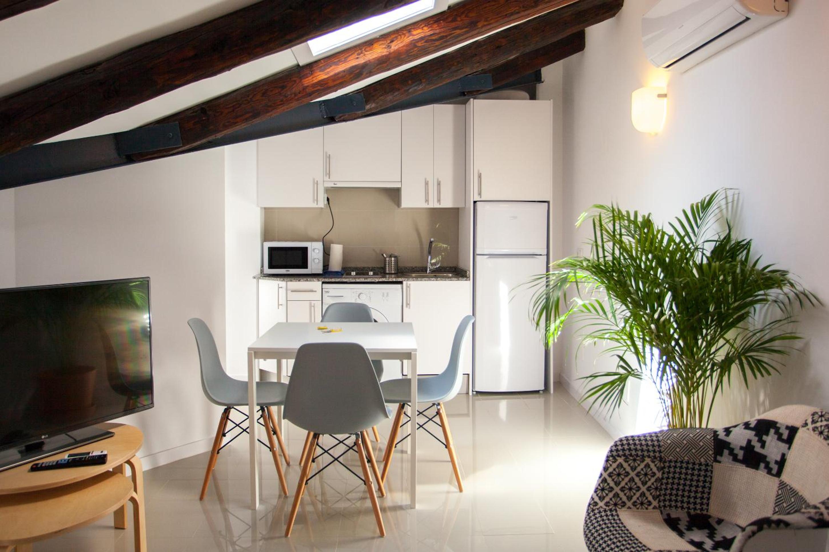 One-Bedroom Family Apartment - Photo 7