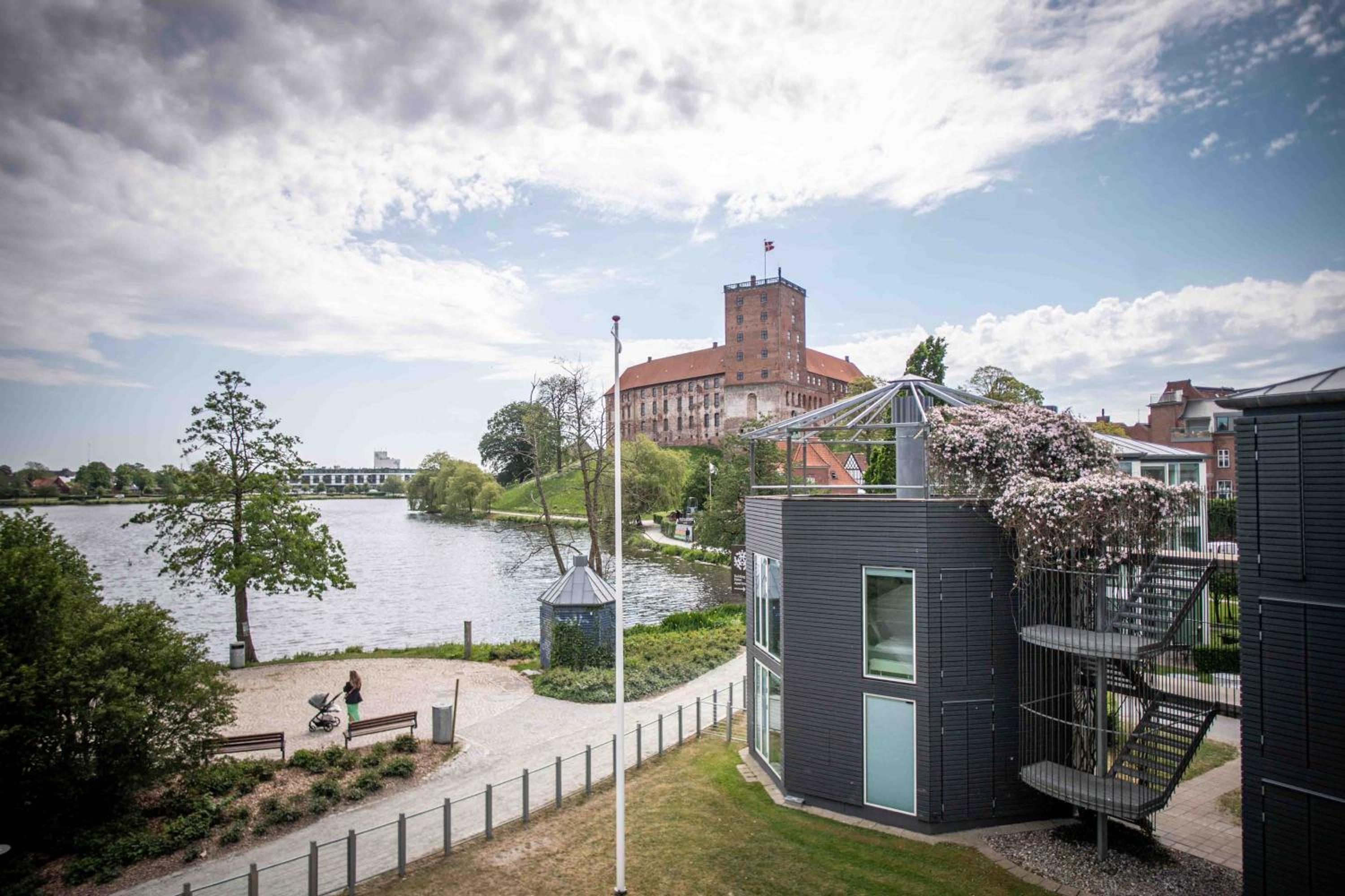 One-Bedroom Apartment with Partial Lake View