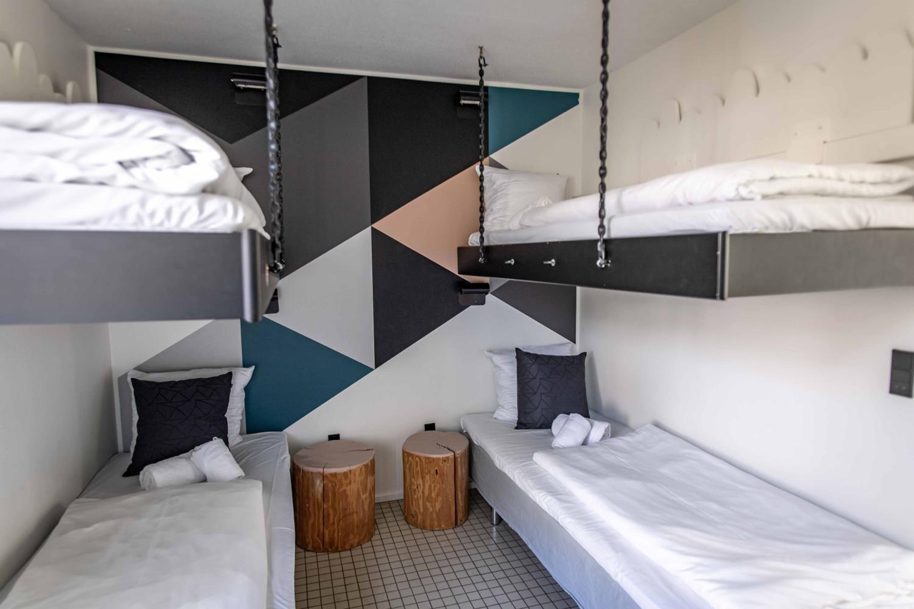 Three-Bedroom Apartment with Street View thumbnail 6