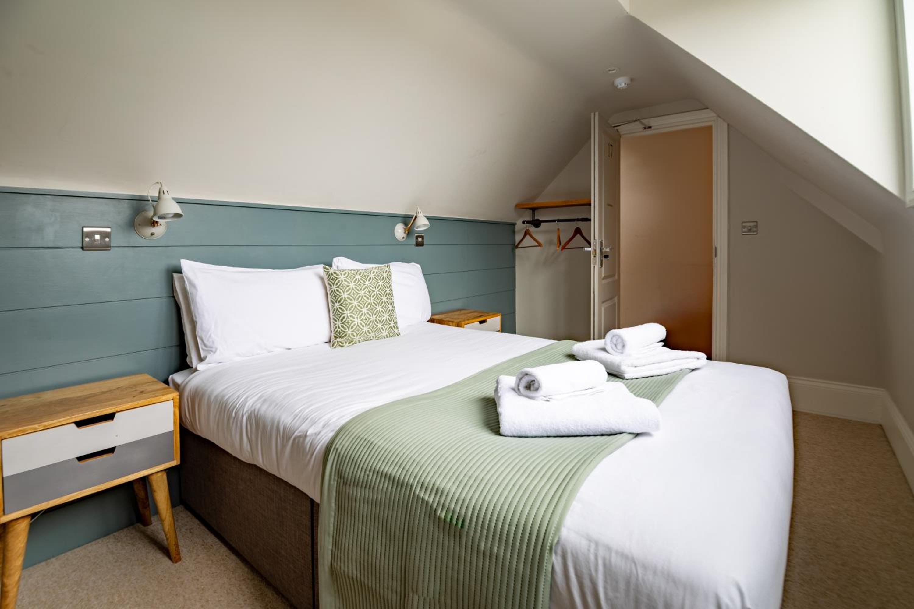 Deluxe Double Room with Bath photo 2