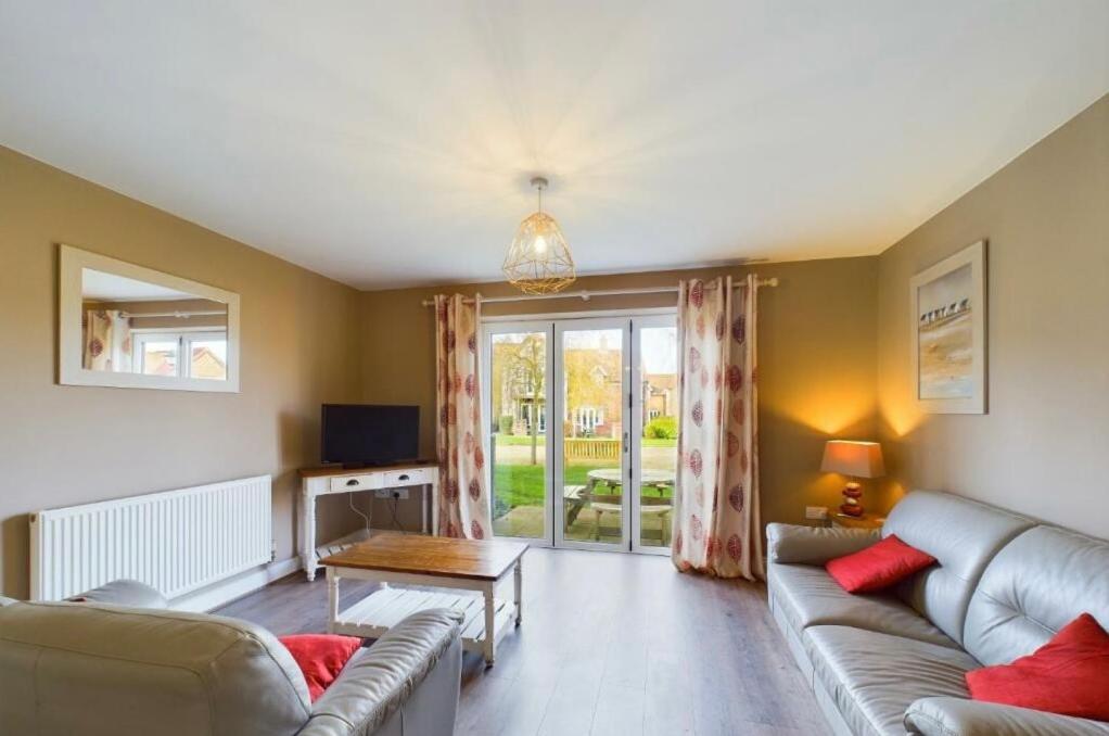 Two-Bedroom House photo 3