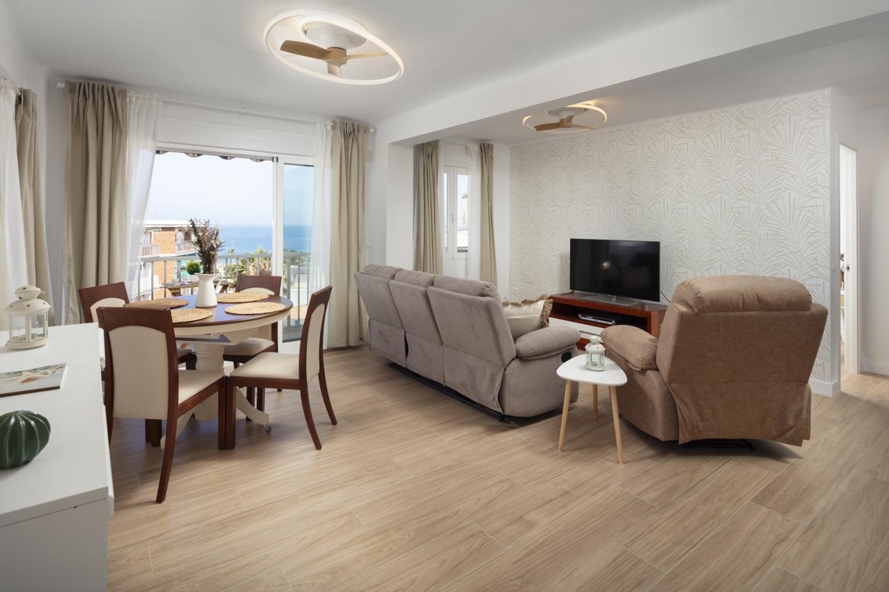 Two-Bedroom Deluxe Apartment with Ocean View photo 3
