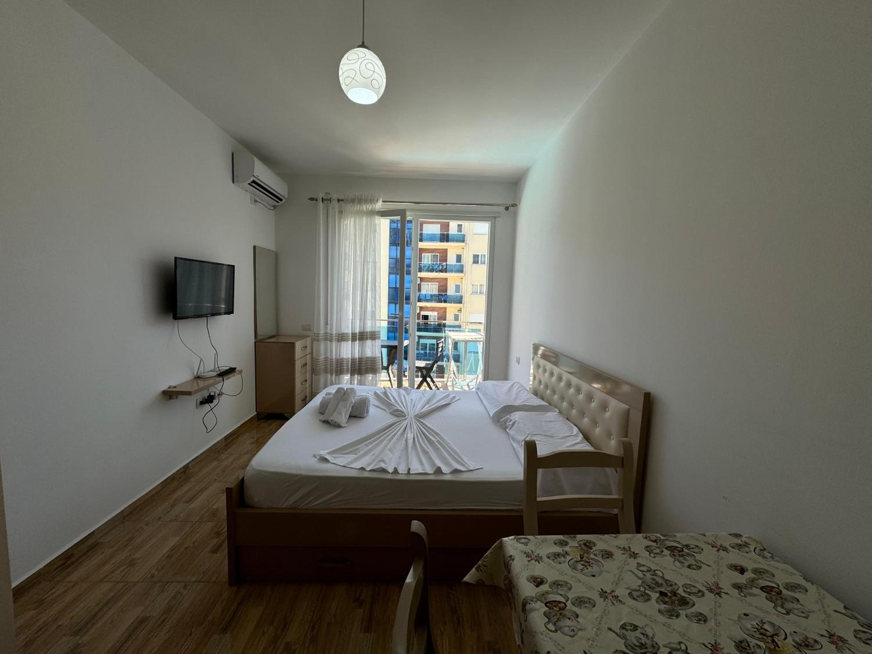 One-Bedroom Apartment photo 1