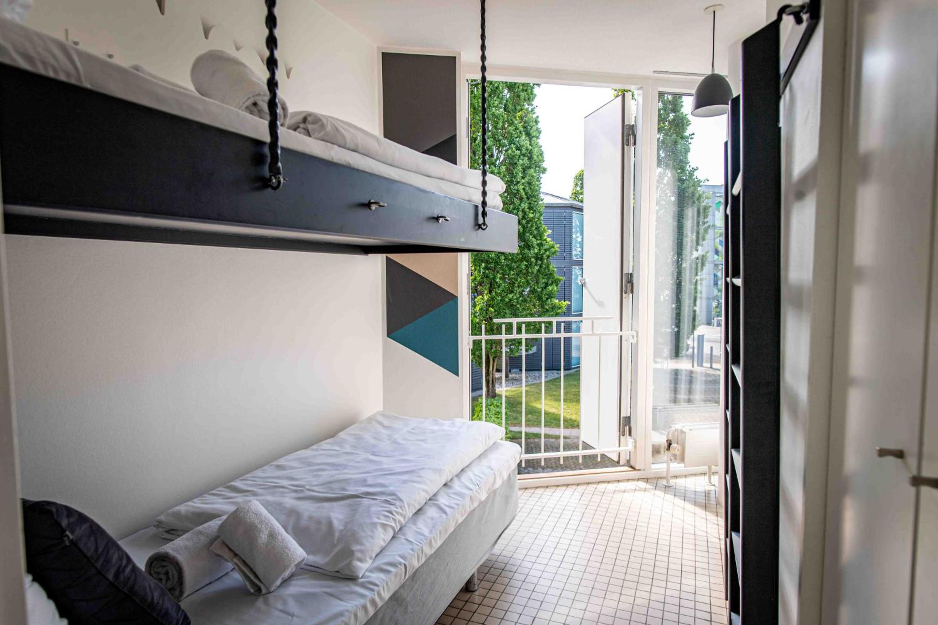 Three-Bedroom Apartment with Courtyard View