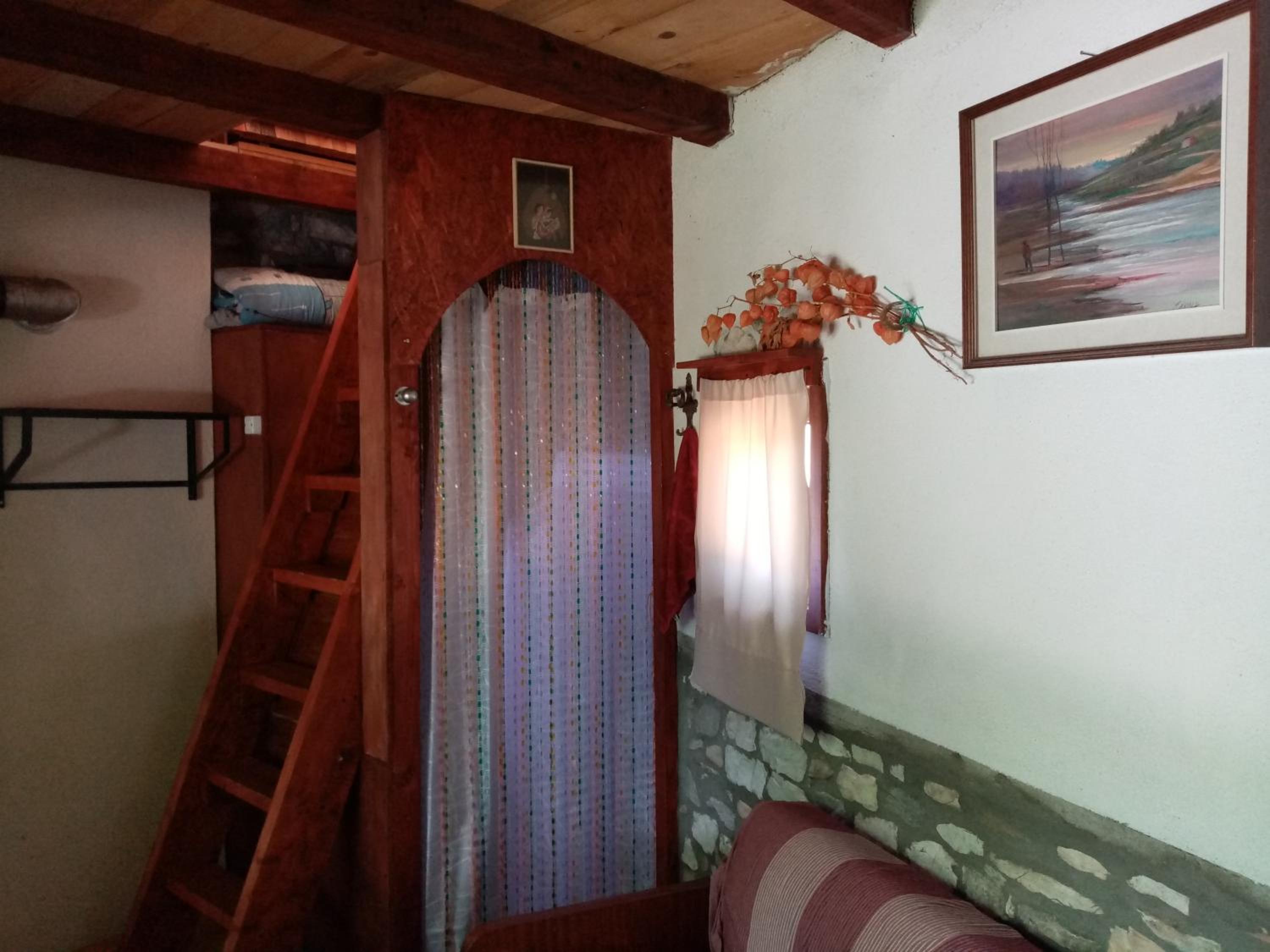 Apartment - Split Level photo 2
