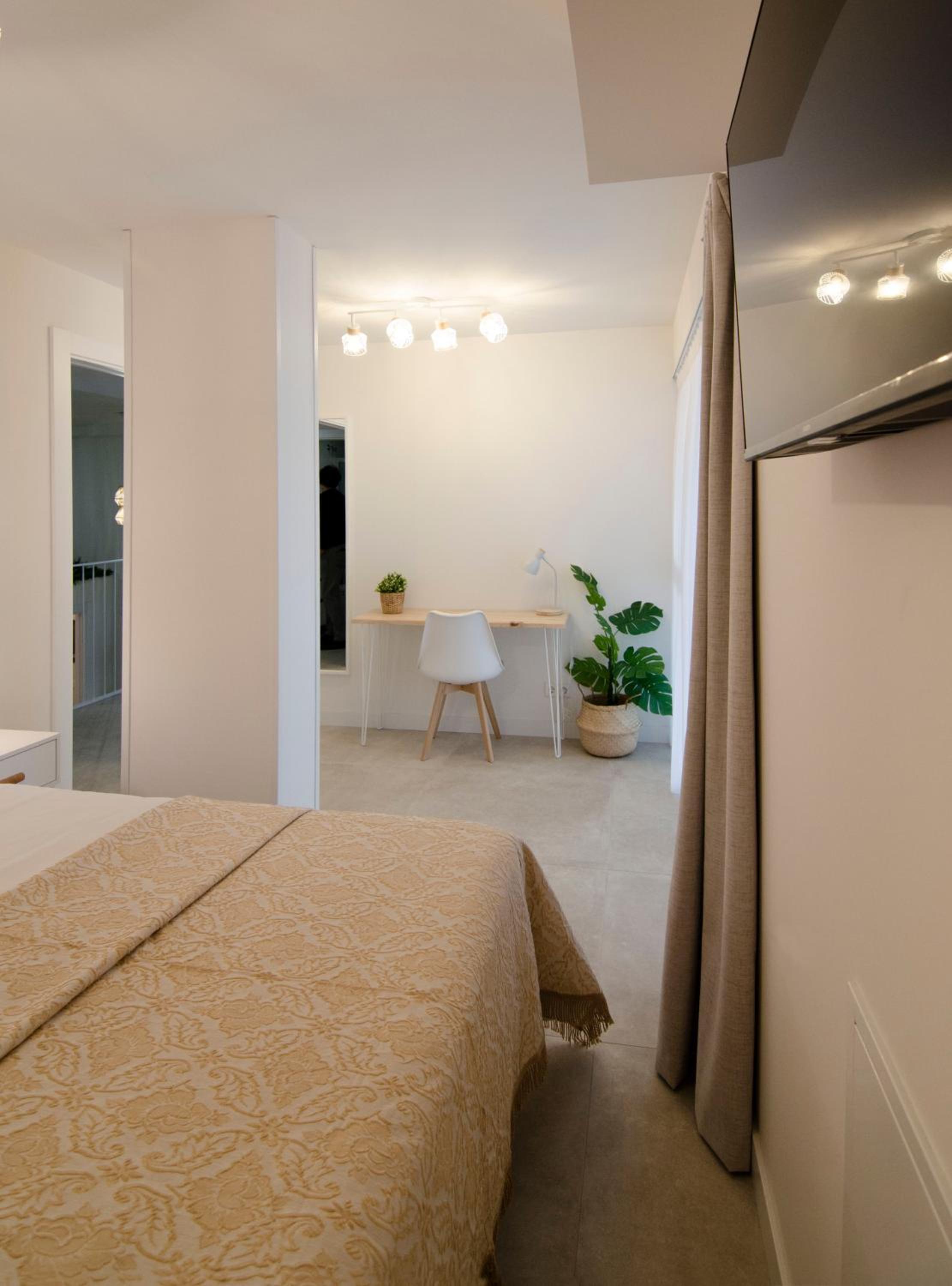 Deluxe Apartment photo 2