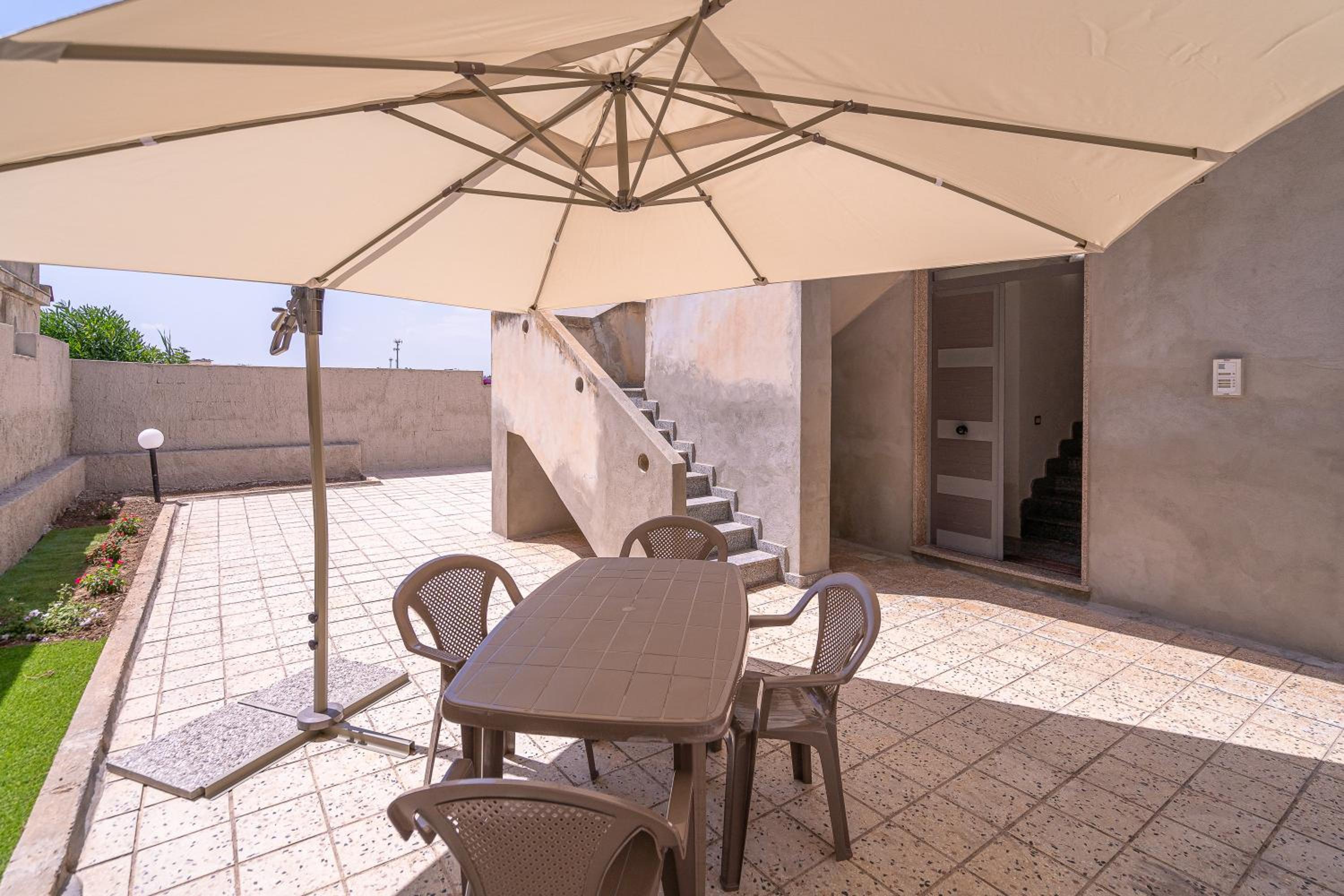 Two-Bedroom Deluxe Apartment with Balcony photo 2