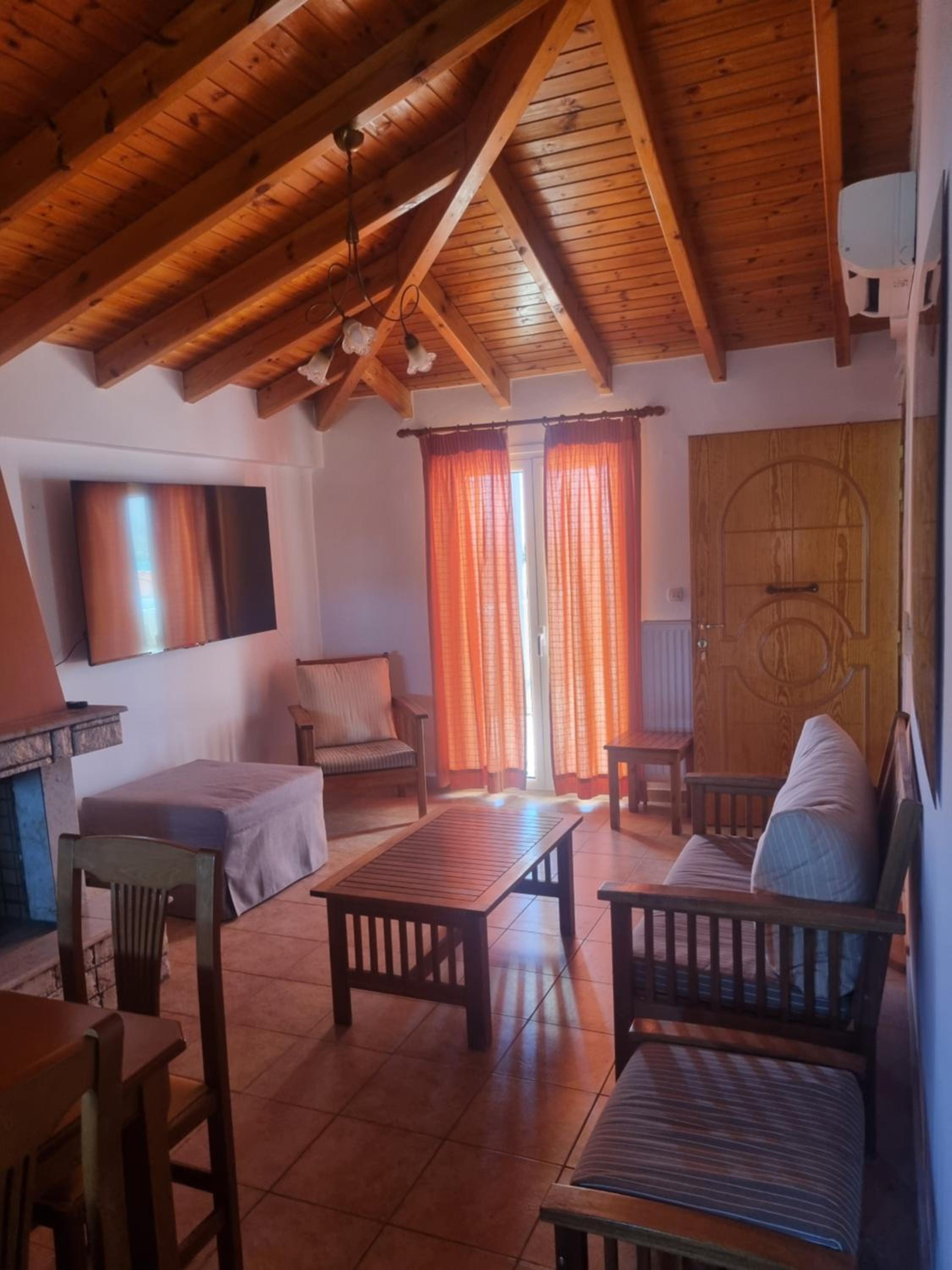 Two-Bedroom Apartment with Terrace and Sea View - Photo 1