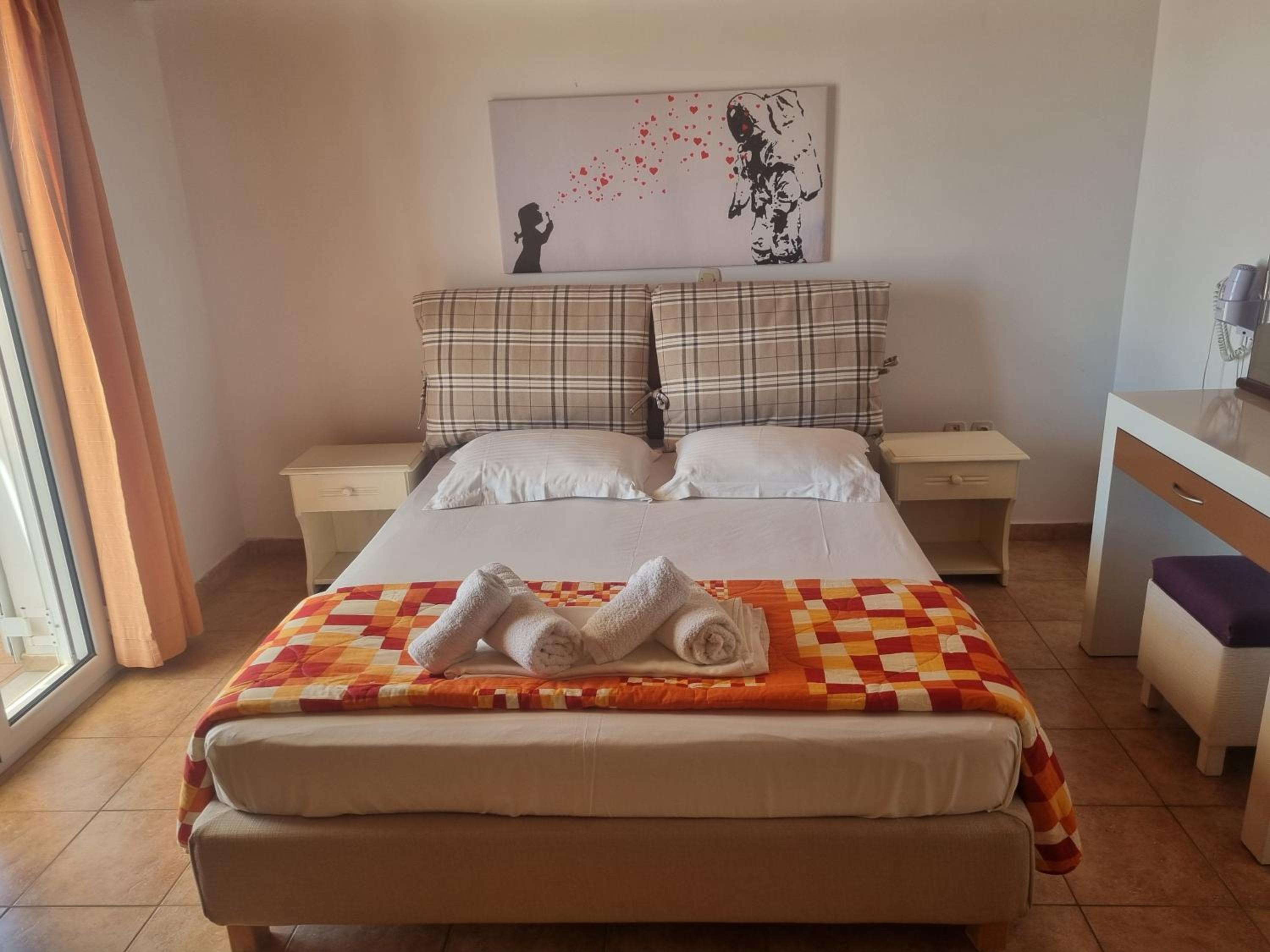 Two-Bedroom Apartment with Terrace and Sea View - Photo 5