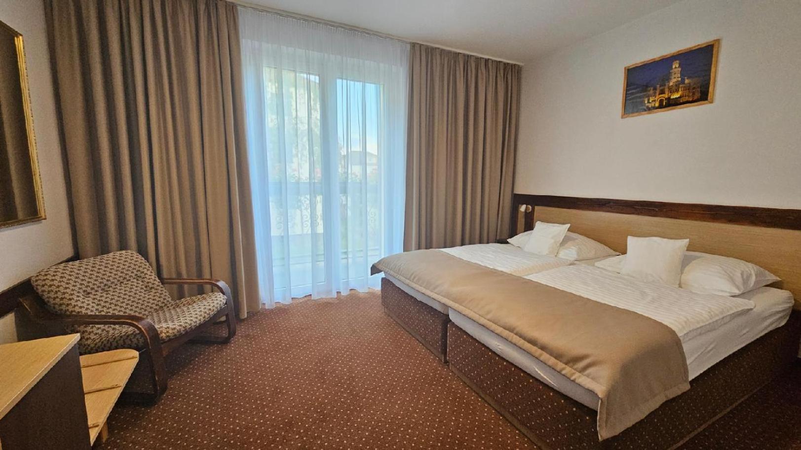 Standard Double or Twin Room photo 1