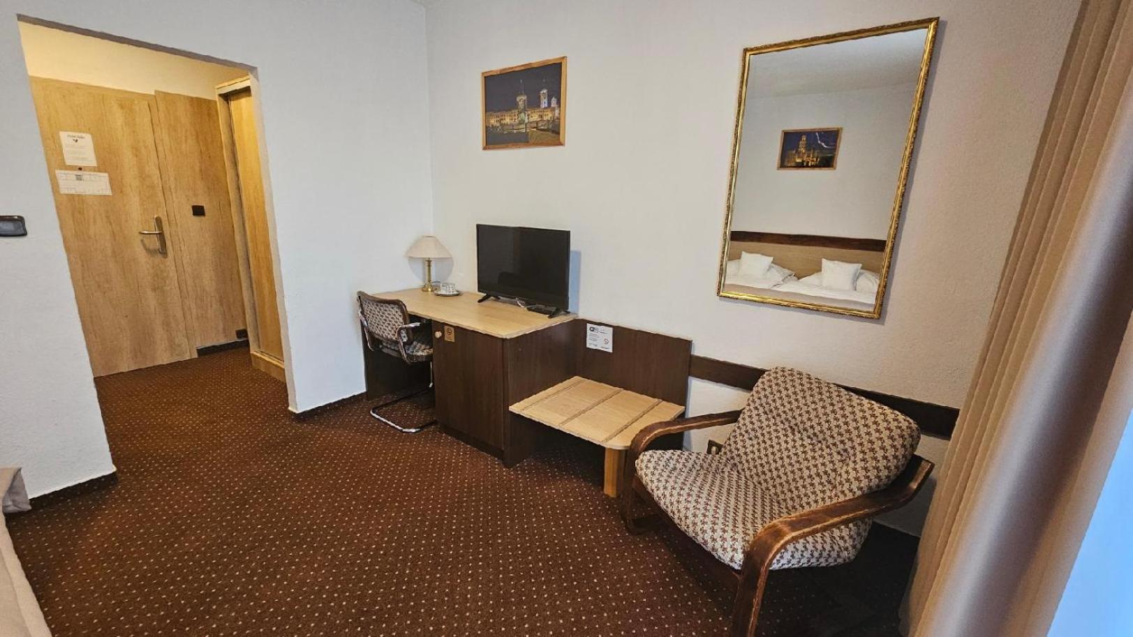 Standard Double or Twin Room photo 2