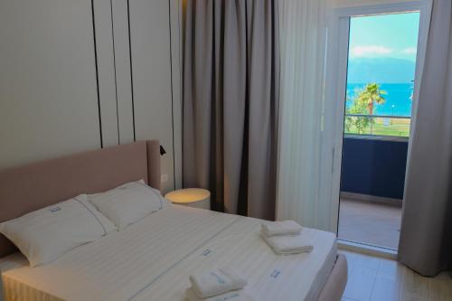Deluxe Double Room with Balcony and Sea View