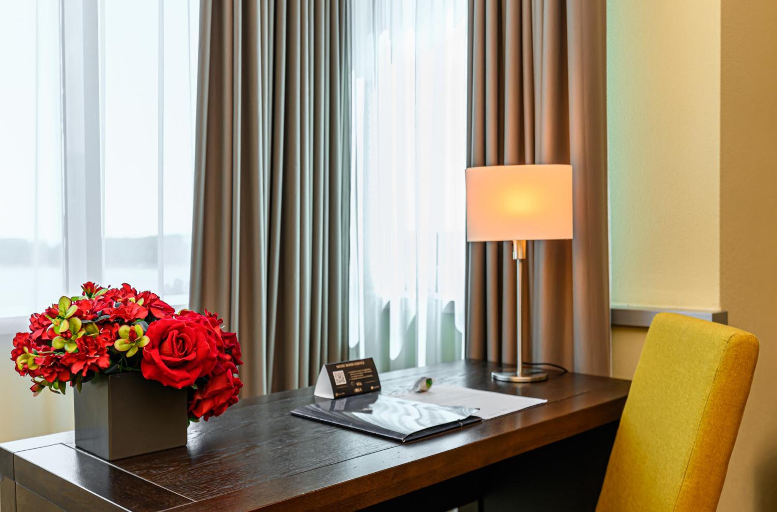 Deluxe Double Room with Danube View - Photo 4